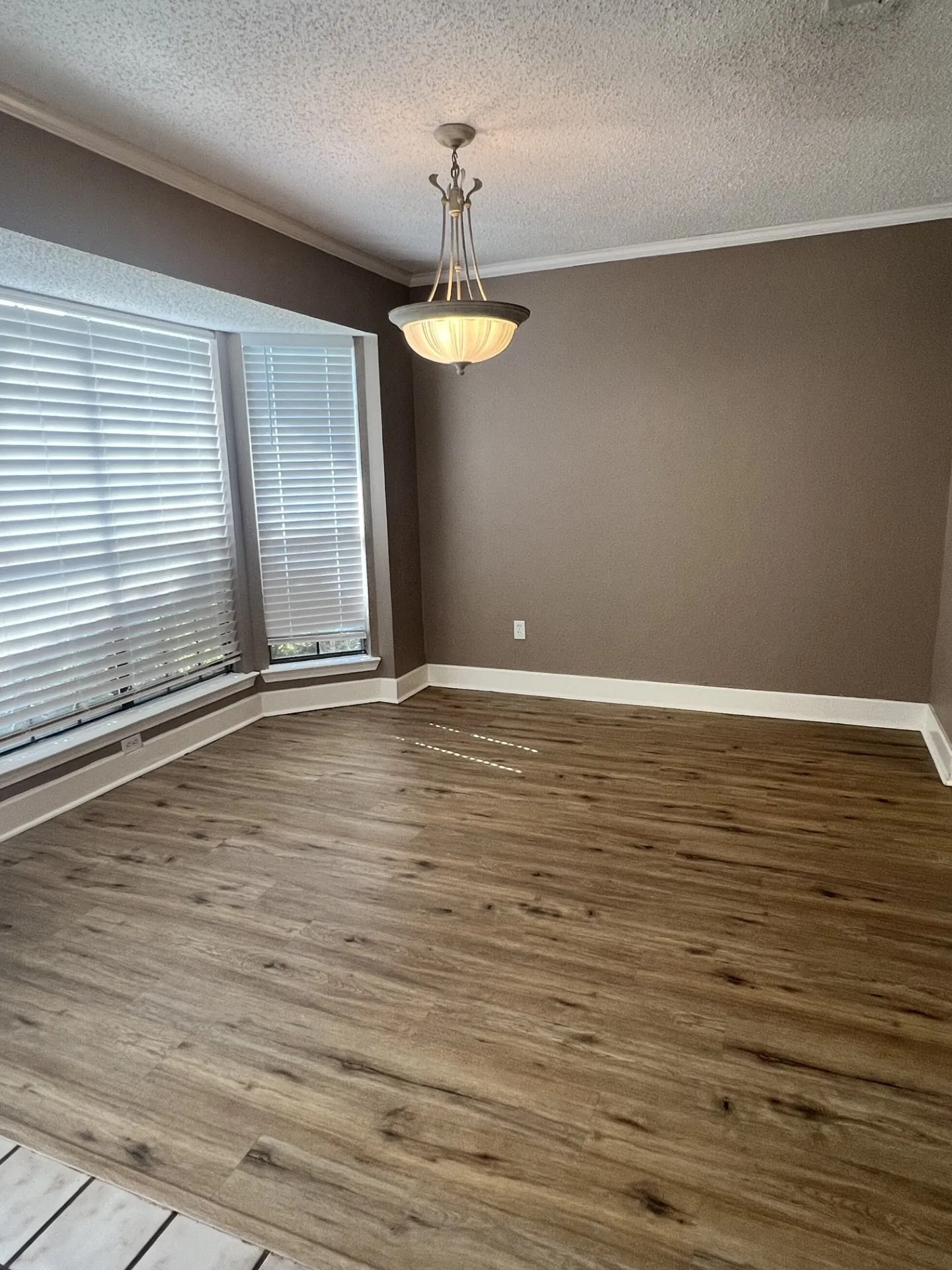 Single Family Residence For Rent in Tarrant County , 2513 Poppy Lane, Euless, Texas 76039, 3 Bedroom, 2 Bathroom, 2 Garage spaces, 1,434 Sqft, built in 1984, mls#21390695, Real Estate Agent in Euless, Homes For Rent in Tarrant county, Homes For Rent in Euless, Realtor in Euless Texas, Real Estate Brokerage Independent Realty Texas, Luminita Cordes Realtor