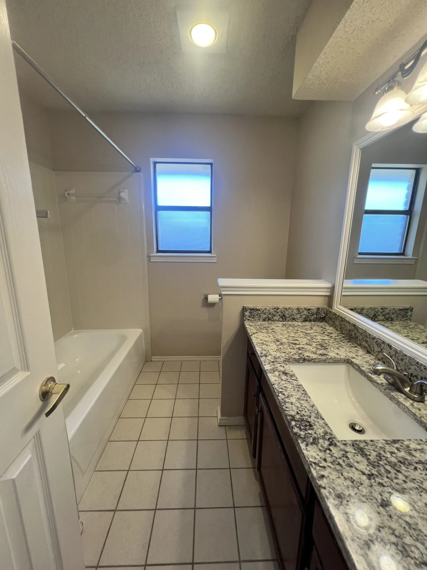 Single Family Residence For Rent in Tarrant County , 2513 Poppy Lane, Euless, Texas 76039, 3 Bedroom, 2 Bathroom, 2 Garage spaces, 1,434 Sqft, built in 1984, mls#21390695, Real Estate Agent in Euless, Homes For Rent in Tarrant county, Homes For Rent in Euless, Realtor in Euless Texas, Real Estate Brokerage Independent Realty Texas, Luminita Cordes Realtor