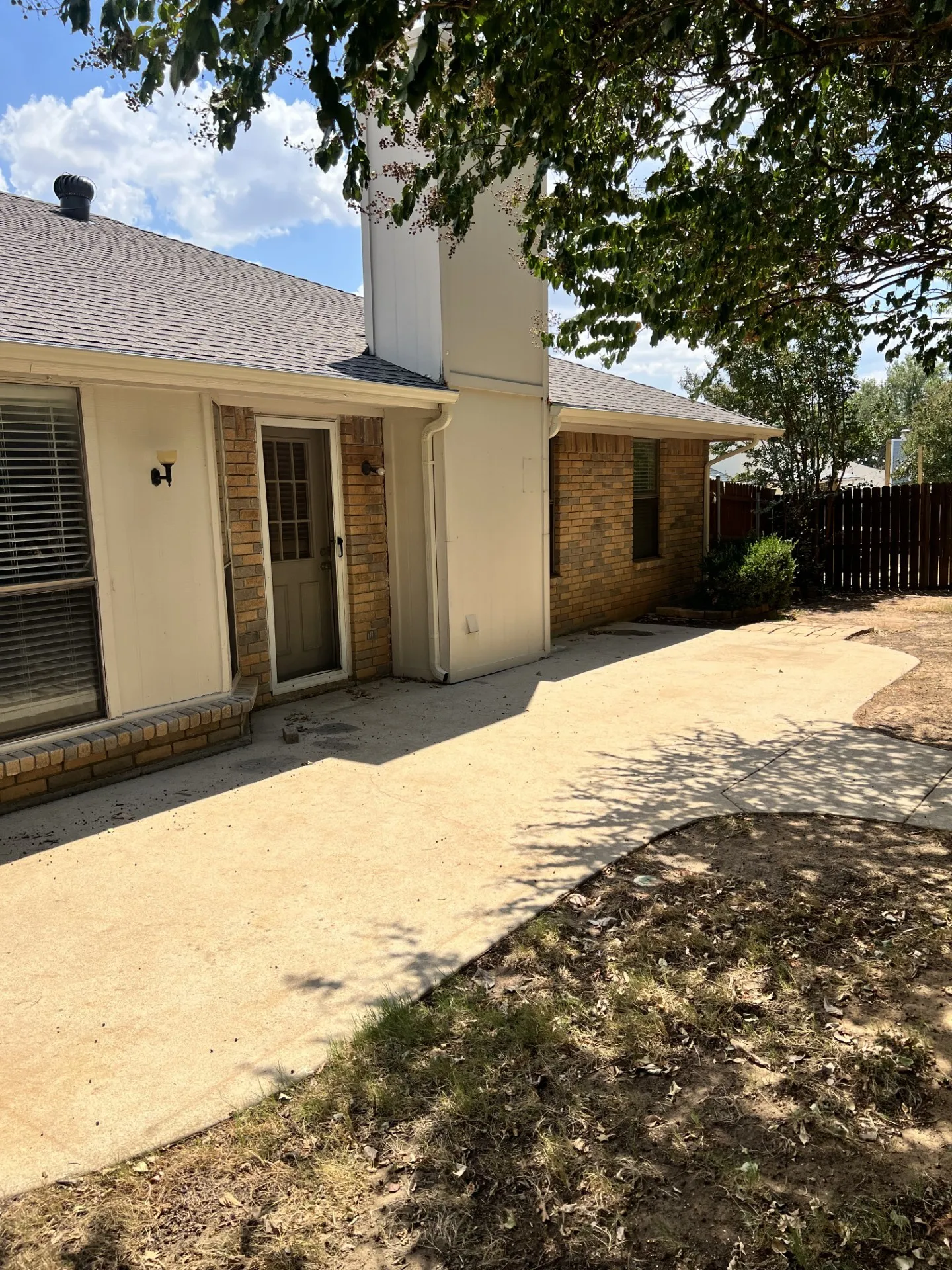 Single Family Residence For Rent in Tarrant County , 2513 Poppy Lane, Euless, Texas 76039, 3 Bedroom, 2 Bathroom, 2 Garage spaces, 1,434 Sqft, built in 1984, mls#21390695, Real Estate Agent in Euless, Homes For Rent in Tarrant county, Homes For Rent in Euless, Realtor in Euless Texas, Real Estate Brokerage Independent Realty Texas, Luminita Cordes Realtor