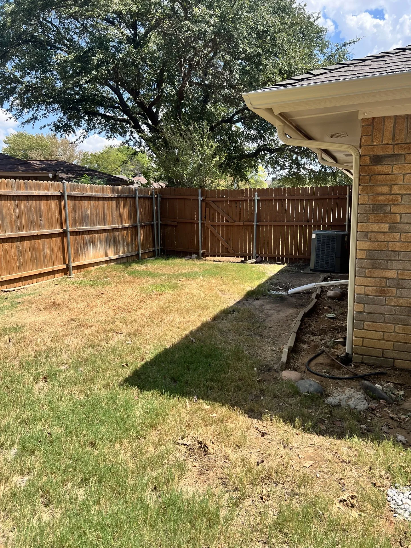 Single Family Residence For Rent in Tarrant County , 2513 Poppy Lane, Euless, Texas 76039, 3 Bedroom, 2 Bathroom, 2 Garage spaces, 1,434 Sqft, built in 1984, mls#21390695, Real Estate Agent in Euless, Homes For Rent in Tarrant county, Homes For Rent in Euless, Realtor in Euless Texas, Real Estate Brokerage Independent Realty Texas, Luminita Cordes Realtor