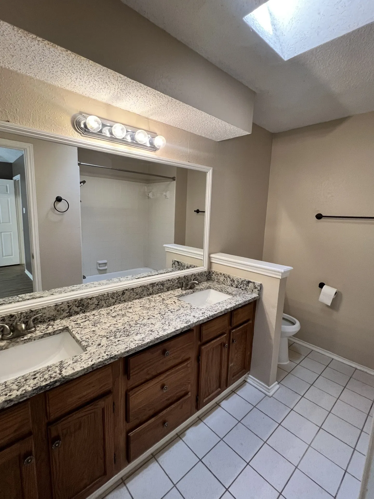 Single Family Residence For Rent in Tarrant County , 2513 Poppy Lane, Euless, Texas 76039, 3 Bedroom, 2 Bathroom, 2 Garage spaces, 1,434 Sqft, built in 1984, mls#21390695, Real Estate Agent in Euless, Homes For Rent in Tarrant county, Homes For Rent in Euless, Realtor in Euless Texas, Real Estate Brokerage Independent Realty Texas, Luminita Cordes Realtor