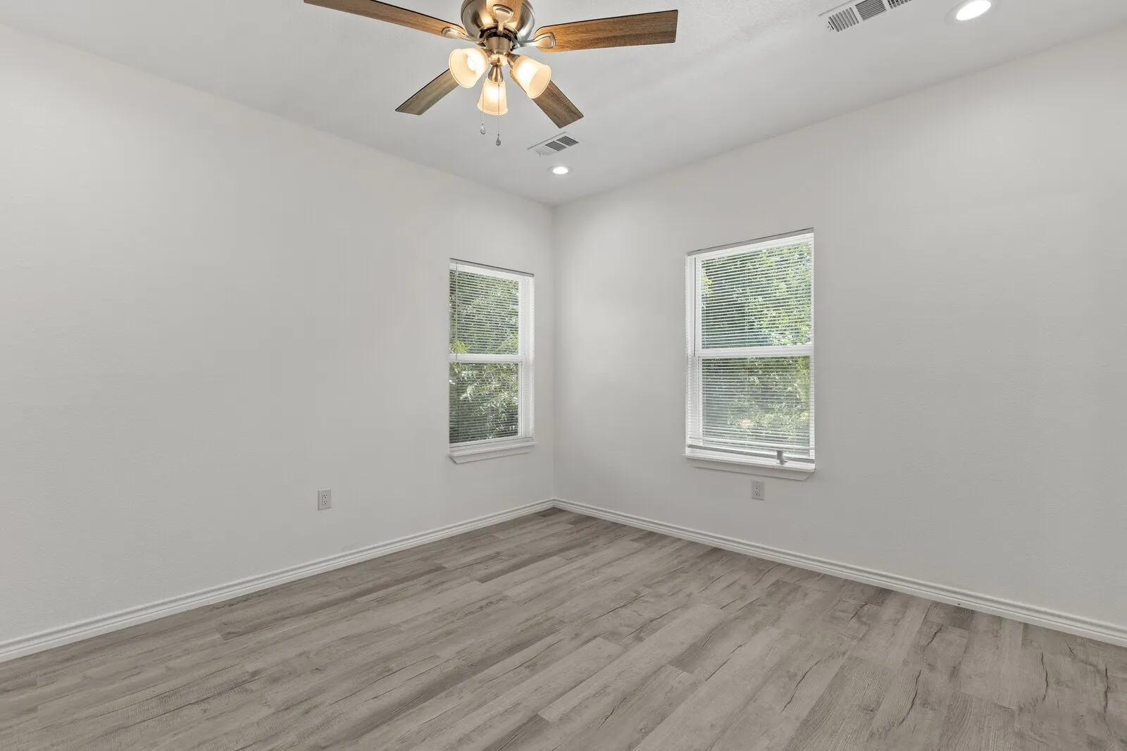 Duplex For Sale in Mc Lennan County , 1215 Kellum Street, Waco, Texas 76704, 4 Bedroom, 4 Bathroom, Garage spaces, 0 Sqft, built in 2024, mls#21389747, Real Estate Agent in Waco, Homes For Sale in Mc Lennan county, Homes For Sale in Waco, Realtor in Waco Texas, Real Estate Brokerage Independent Realty Texas, Luminita Cordes Realtor