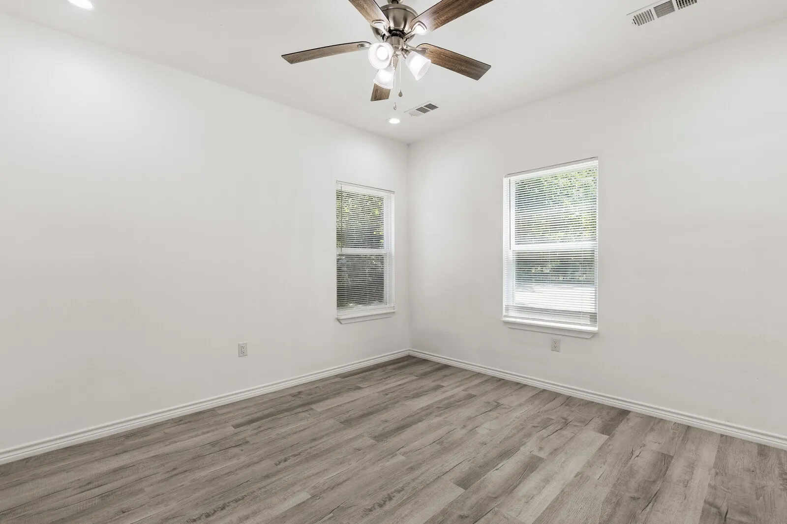 Duplex For Sale in Mc Lennan County , 1215 Kellum Street, Waco, Texas 76704, 4 Bedroom, 4 Bathroom, Garage spaces, 0 Sqft, built in 2024, mls#21389747, Real Estate Agent in Waco, Homes For Sale in Mc Lennan county, Homes For Sale in Waco, Realtor in Waco Texas, Real Estate Brokerage Independent Realty Texas, Luminita Cordes Realtor