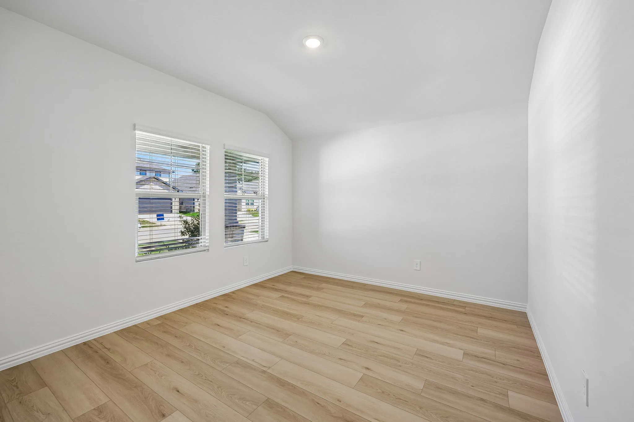  Photo is not of the actual home, but is an inspirational photo of builder’s model home and may depict options, furnishings, and/or decorator features that are not included.
