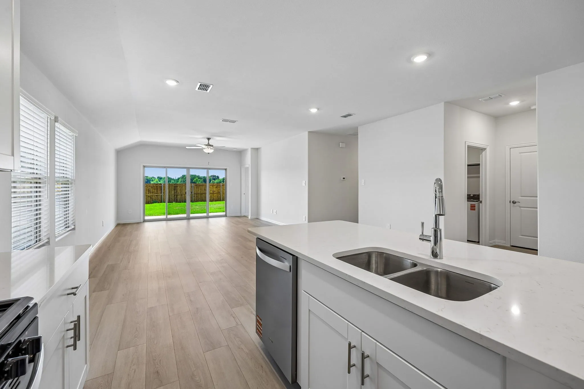  Photo is not of the actual home, but is an inspirational photo of builder’s model home and may depict options, furnishings, and/or decorator features that are not included.
