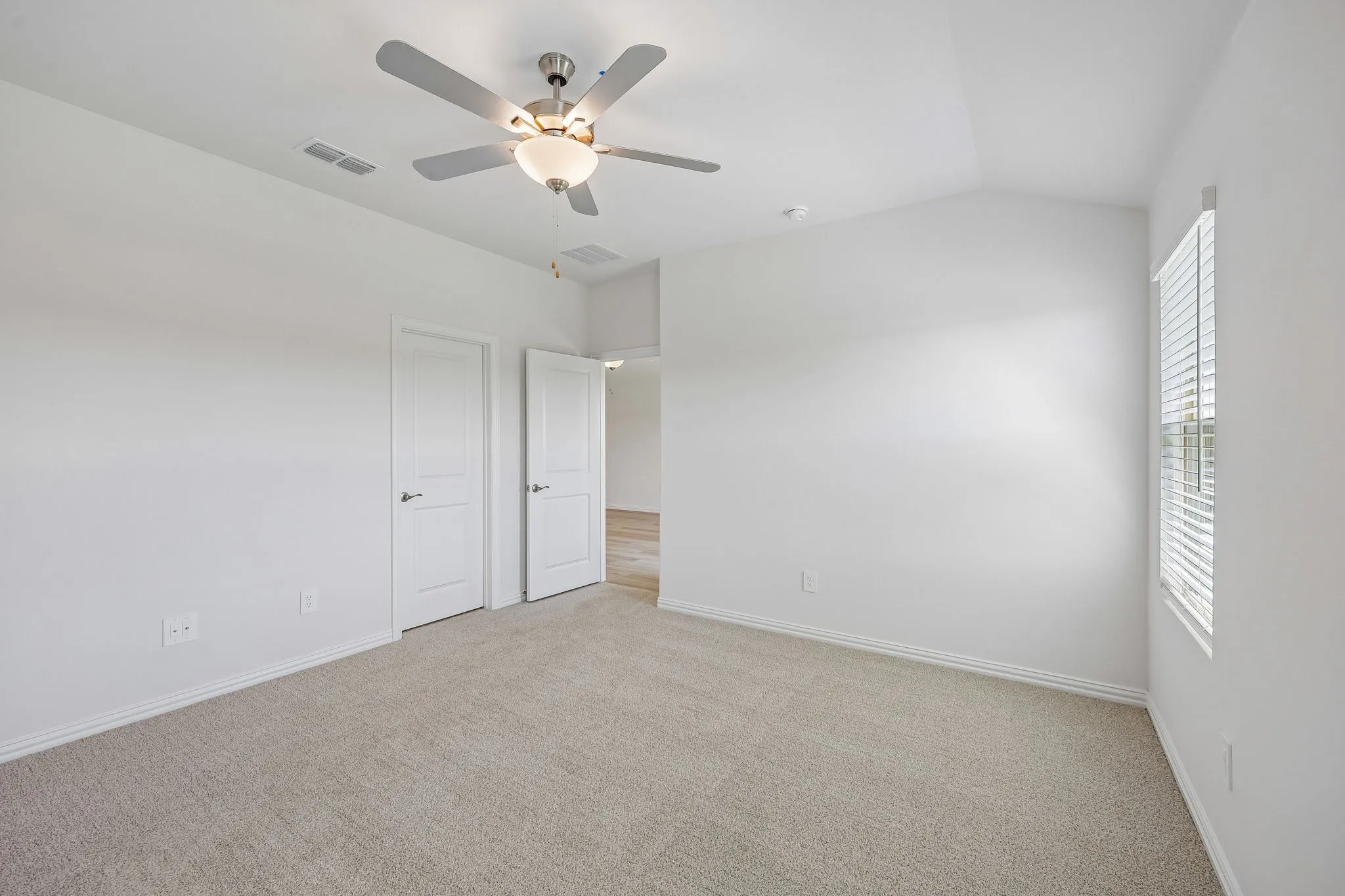  Photo is not of the actual home, but is an inspirational photo of builder’s model home and may depict options, furnishings, and/or decorator features that are not included.
