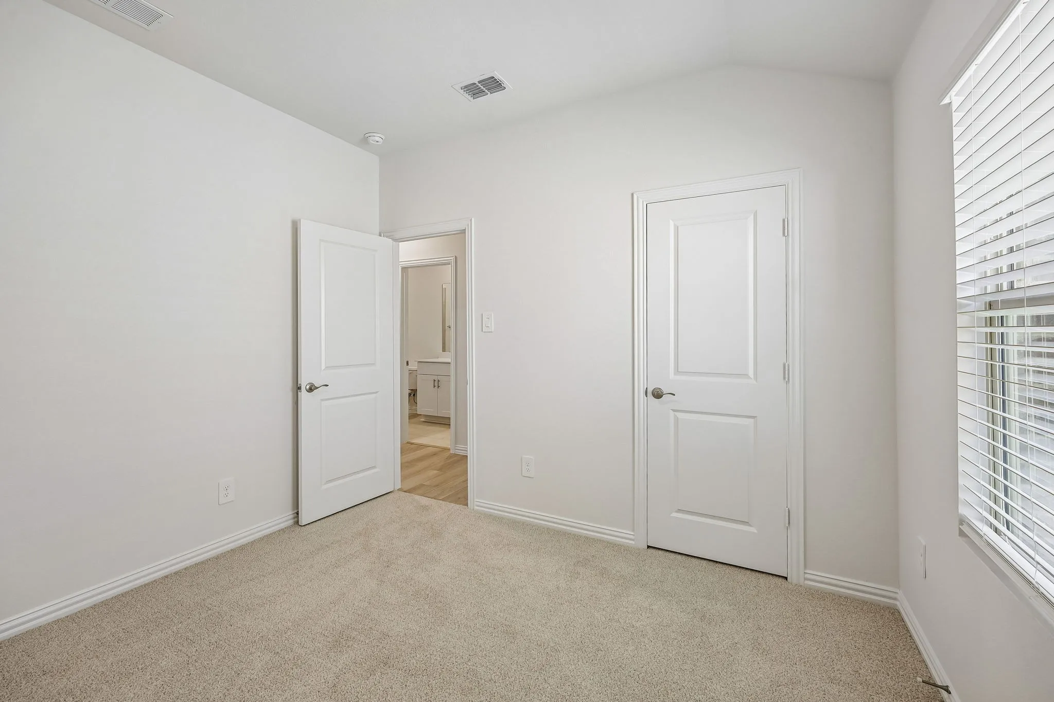  Photo is not of the actual home, but is an inspirational photo of builder’s model home and may depict options, furnishings, and/or decorator features that are not included.
