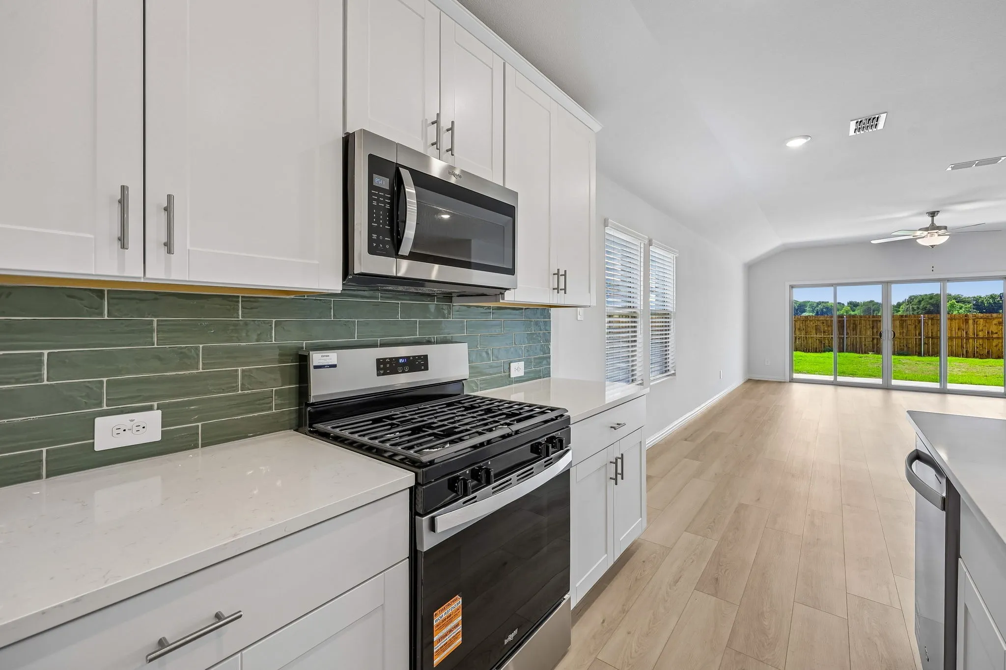  Photo is not of the actual home, but is an inspirational photo of builder’s model home and may depict options, furnishings, and/or decorator features that are not included.
