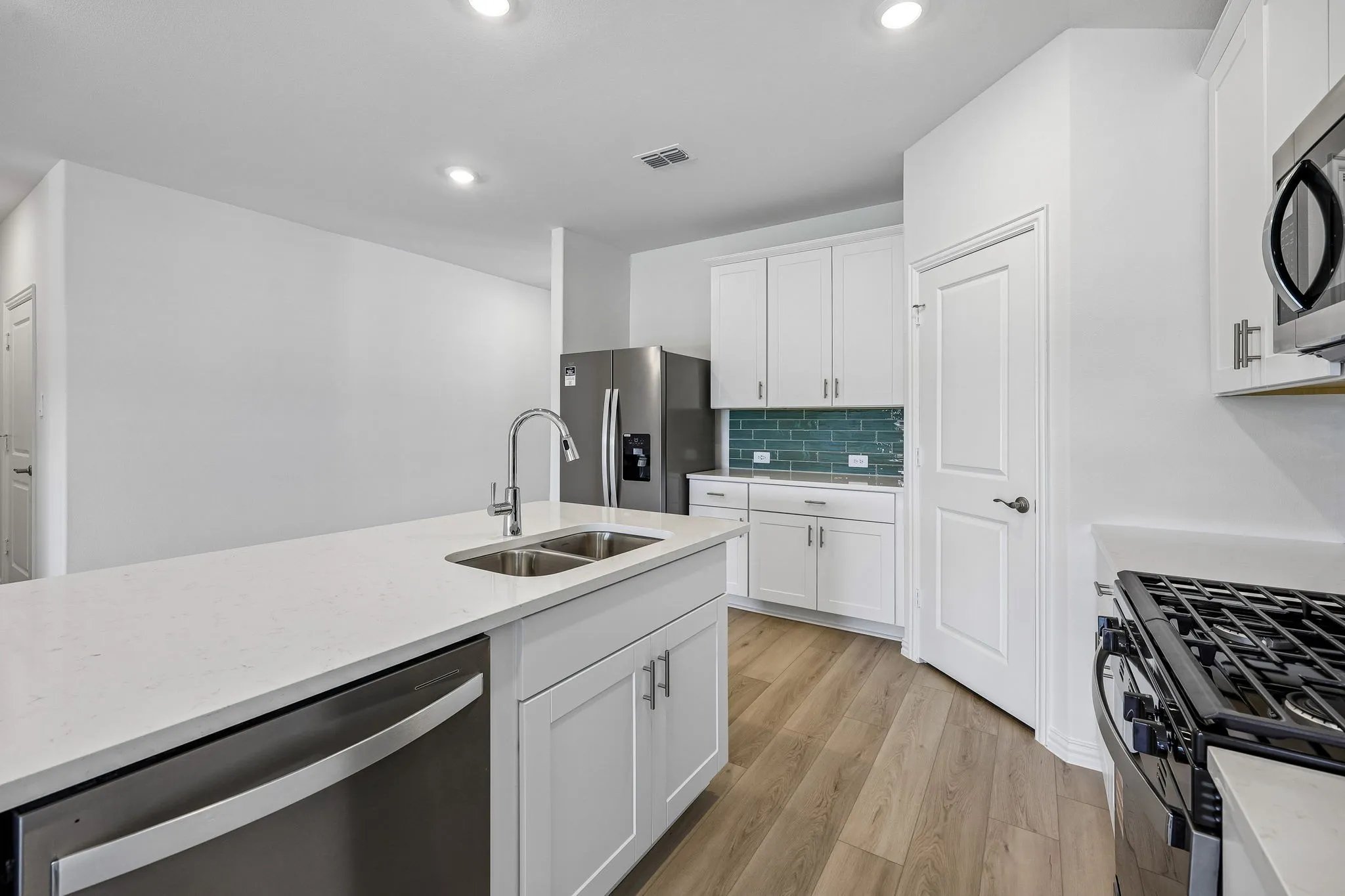  Photo is not of the actual home, but is an inspirational photo of builder’s model home and may depict options, furnishings, and/or decorator features that are not included.
