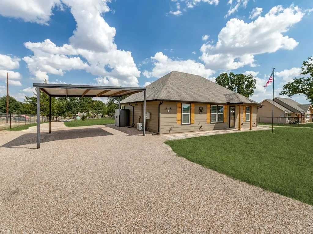 Single Family Residence For Sale in Parker County , 139 Brown Lane, Poolville, Texas 76487, 3 Bedroom, 2 Bathroom, 1 Garage spaces, 1,512 Sqft, built in 2021, mls#21387275, Real Estate Agent in Poolville, Homes For Sale in Parker county, Homes For Sale in Poolville, Realtor in Poolville Texas, Real Estate Brokerage Independent Realty Texas, Luminita Cordes Realtor