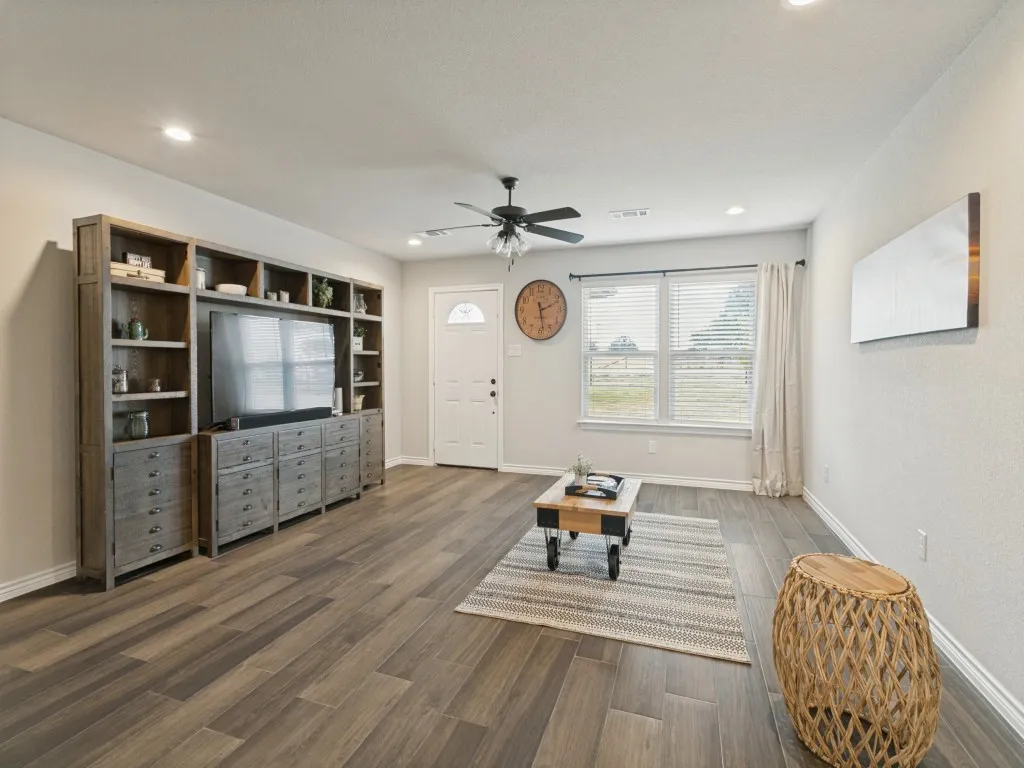 Single Family Residence For Sale in Parker County , 139 Brown Lane, Poolville, Texas 76487, 3 Bedroom, 2 Bathroom, 1 Garage spaces, 1,512 Sqft, built in 2021, mls#21387275, Real Estate Agent in Poolville, Homes For Sale in Parker county, Homes For Sale in Poolville, Realtor in Poolville Texas, Real Estate Brokerage Independent Realty Texas, Luminita Cordes Realtor