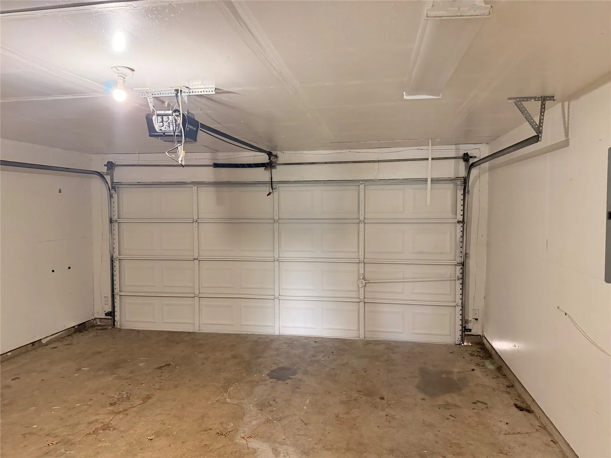 Single Family Residence For Rent in Tarrant County , 10504 Aransas Drive, Fort Worth, Texas 76131, 3 Bedroom, 2 Bathroom, 2 Garage spaces, 1,287 Sqft, built in 2002, mls#21390504, Real Estate Agent in Fort Worth, Homes For Rent in Tarrant county, Homes For Rent in Fort Worth, Realtor in Fort Worth Texas, Real Estate Brokerage Independent Realty Texas, Luminita Cordes Realtor