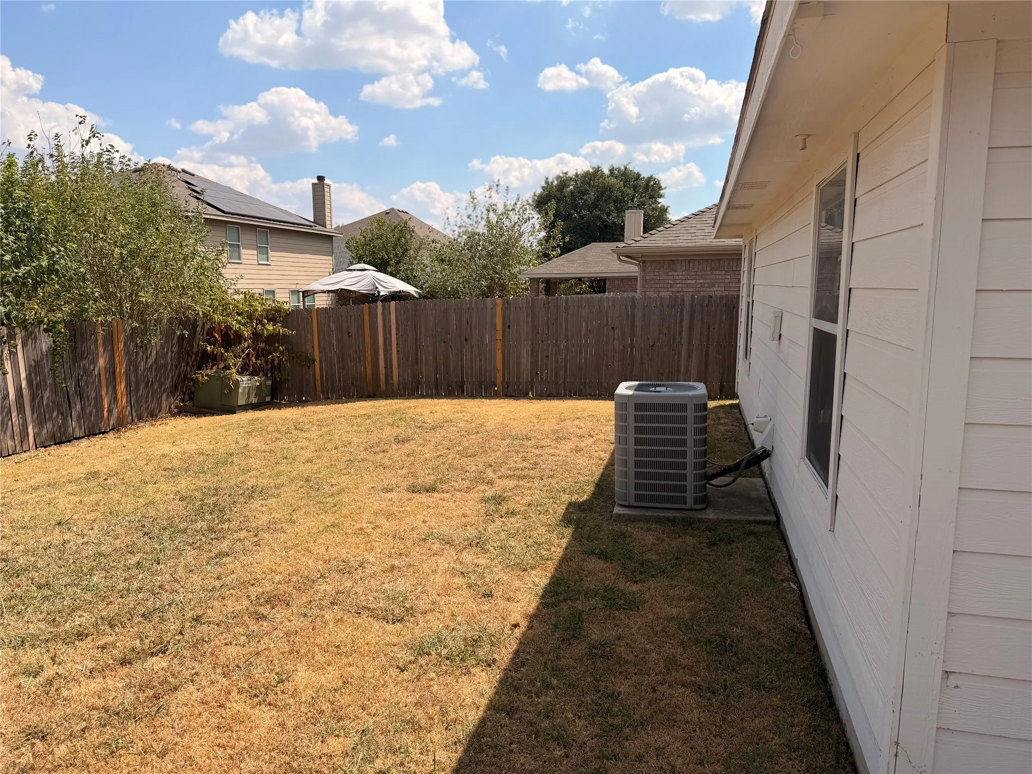 Single Family Residence For Rent in Tarrant County , 10504 Aransas Drive, Fort Worth, Texas 76131, 3 Bedroom, 2 Bathroom, 2 Garage spaces, 1,287 Sqft, built in 2002, mls#21390504, Real Estate Agent in Fort Worth, Homes For Rent in Tarrant county, Homes For Rent in Fort Worth, Realtor in Fort Worth Texas, Real Estate Brokerage Independent Realty Texas, Luminita Cordes Realtor
