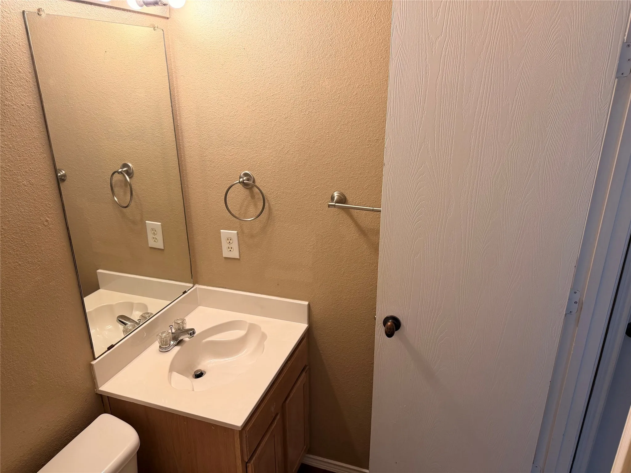Single Family Residence For Rent in Tarrant County , 10504 Aransas Drive, Fort Worth, Texas 76131, 3 Bedroom, 2 Bathroom, 2 Garage spaces, 1,287 Sqft, built in 2002, mls#21390504, Real Estate Agent in Fort Worth, Homes For Rent in Tarrant county, Homes For Rent in Fort Worth, Realtor in Fort Worth Texas, Real Estate Brokerage Independent Realty Texas, Luminita Cordes Realtor