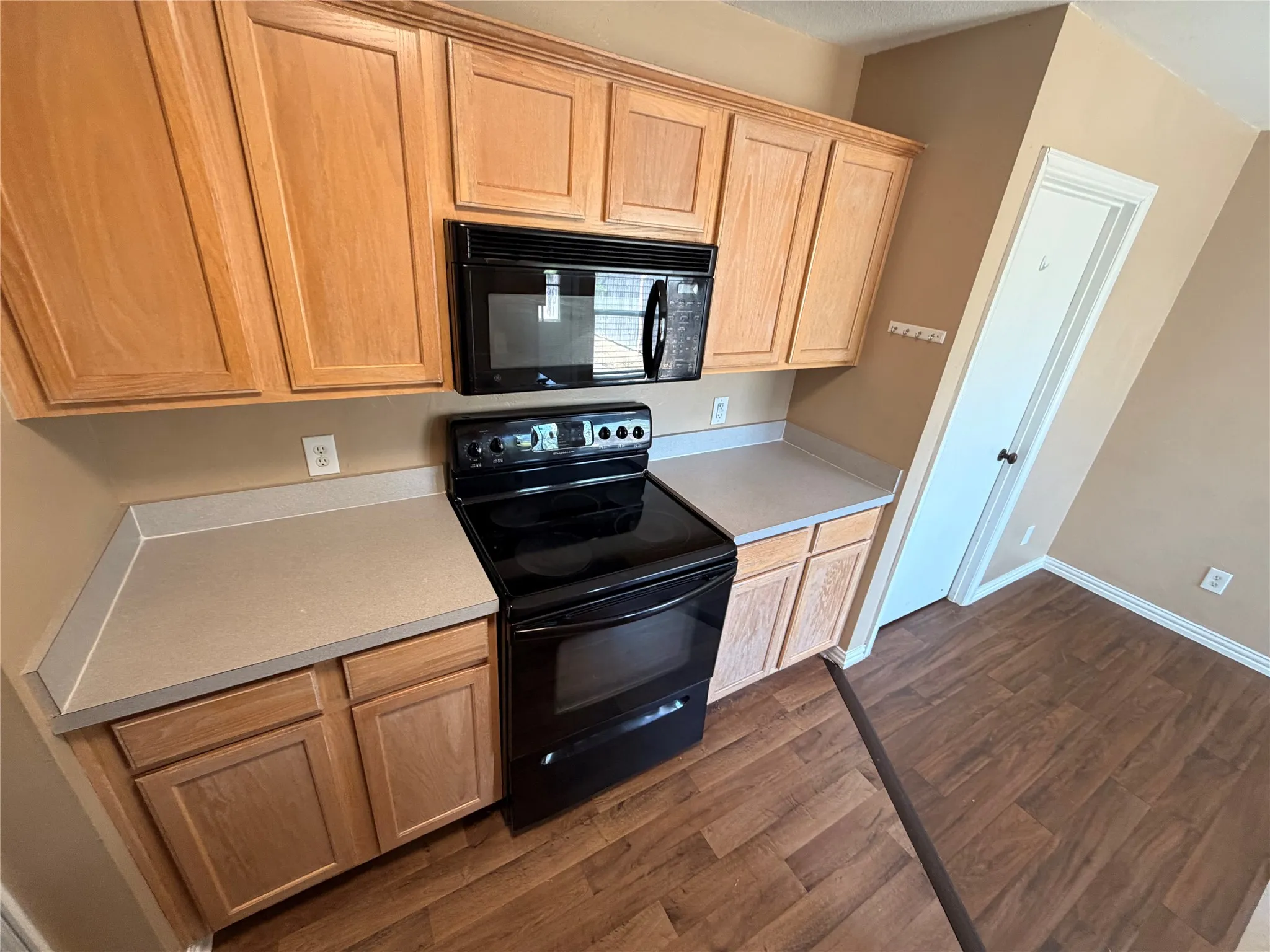 Single Family Residence For Rent in Tarrant County , 10504 Aransas Drive, Fort Worth, Texas 76131, 3 Bedroom, 2 Bathroom, 2 Garage spaces, 1,287 Sqft, built in 2002, mls#21390504, Real Estate Agent in Fort Worth, Homes For Rent in Tarrant county, Homes For Rent in Fort Worth, Realtor in Fort Worth Texas, Real Estate Brokerage Independent Realty Texas, Luminita Cordes Realtor