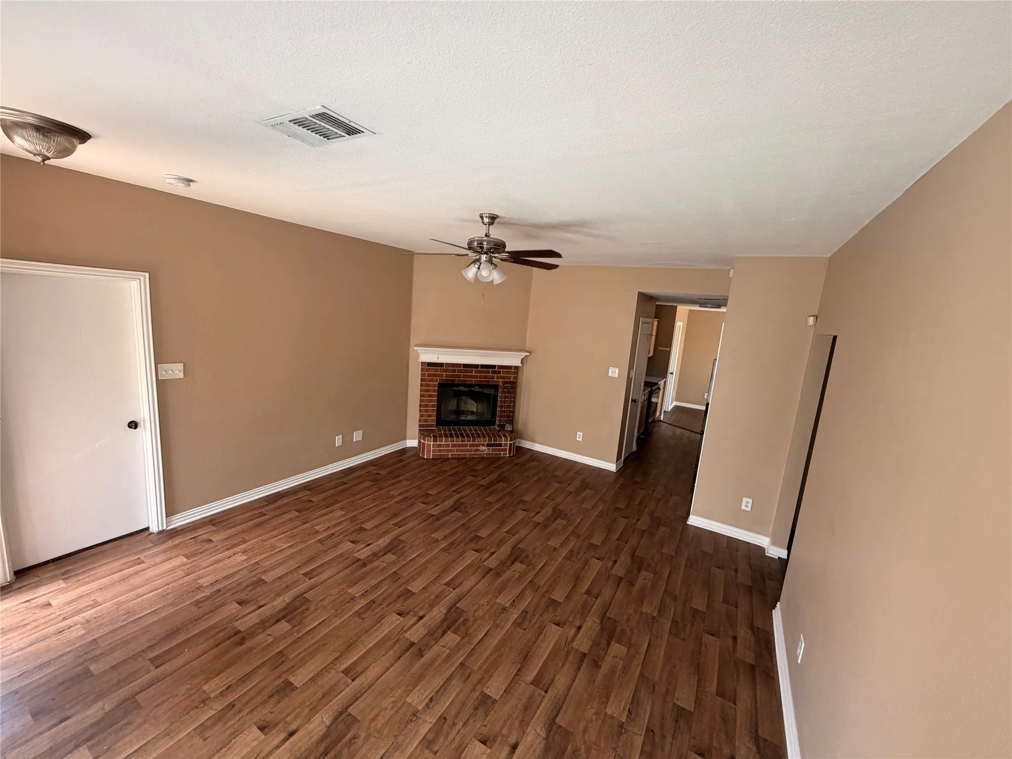 Single Family Residence For Rent in Tarrant County , 10504 Aransas Drive, Fort Worth, Texas 76131, 3 Bedroom, 2 Bathroom, 2 Garage spaces, 1,287 Sqft, built in 2002, mls#21390504, Real Estate Agent in Fort Worth, Homes For Rent in Tarrant county, Homes For Rent in Fort Worth, Realtor in Fort Worth Texas, Real Estate Brokerage Independent Realty Texas, Luminita Cordes Realtor