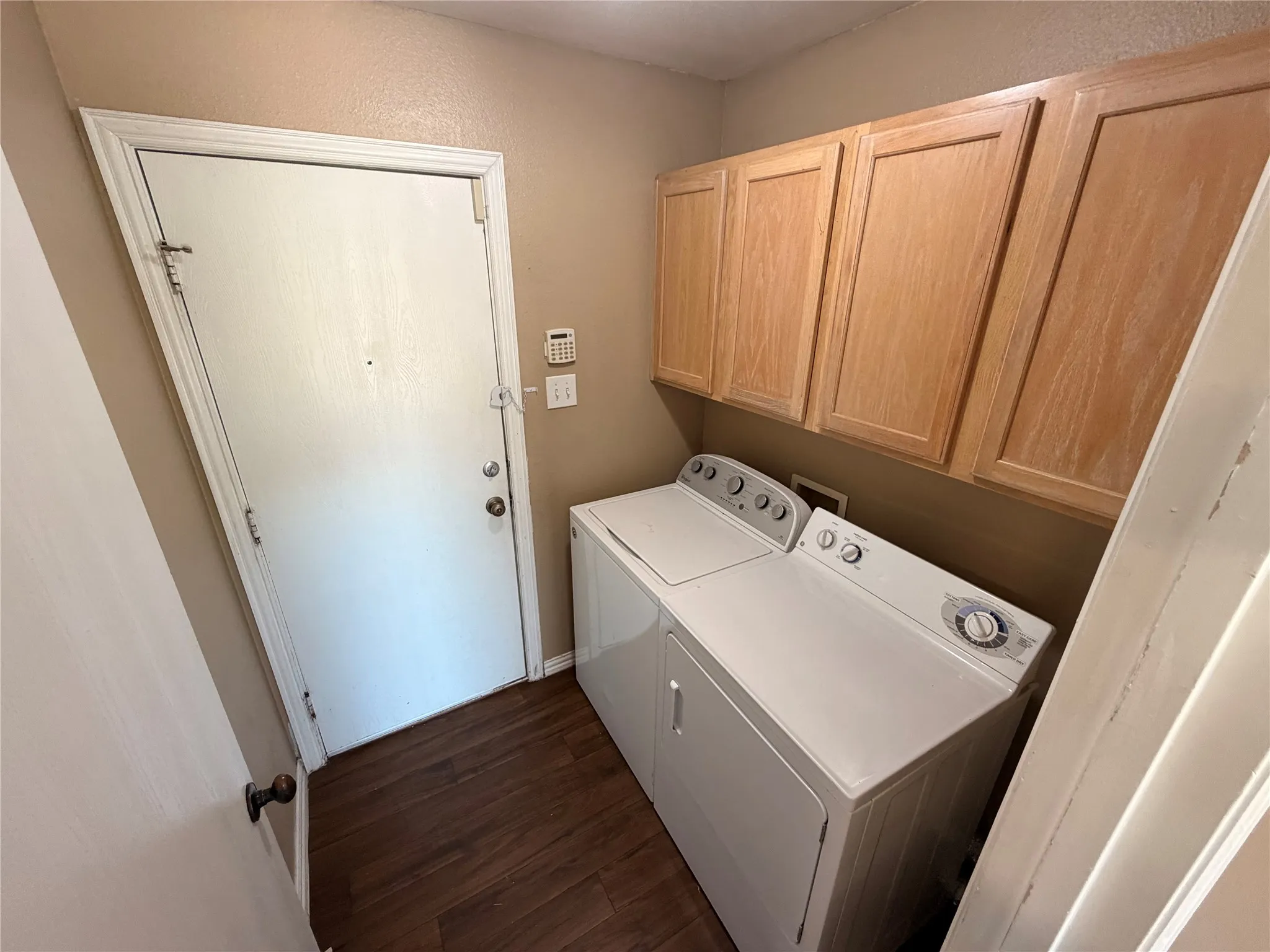 Single Family Residence For Rent in Tarrant County , 10504 Aransas Drive, Fort Worth, Texas 76131, 3 Bedroom, 2 Bathroom, 2 Garage spaces, 1,287 Sqft, built in 2002, mls#21390504, Real Estate Agent in Fort Worth, Homes For Rent in Tarrant county, Homes For Rent in Fort Worth, Realtor in Fort Worth Texas, Real Estate Brokerage Independent Realty Texas, Luminita Cordes Realtor
