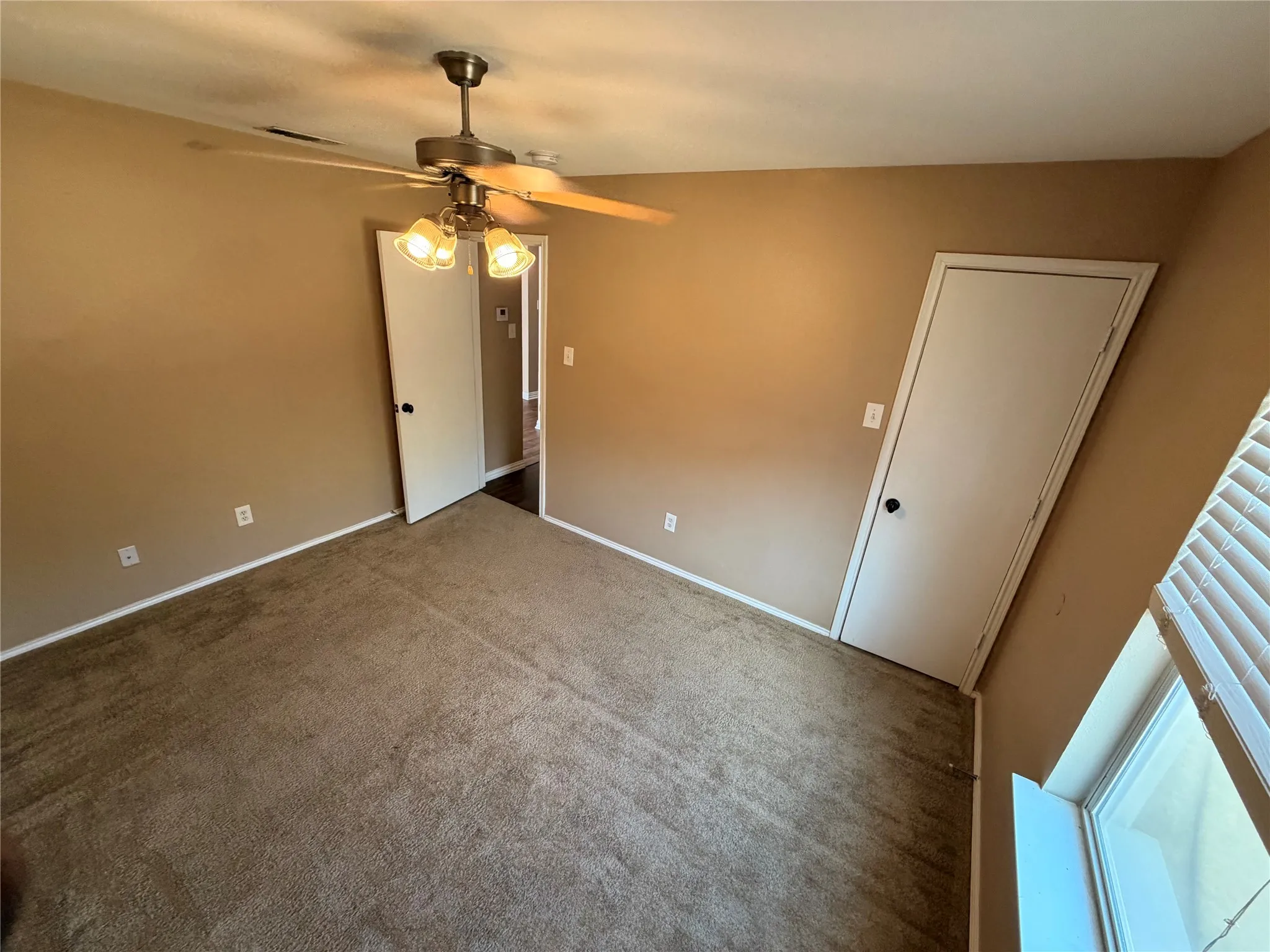 Single Family Residence For Rent in Tarrant County , 10504 Aransas Drive, Fort Worth, Texas 76131, 3 Bedroom, 2 Bathroom, 2 Garage spaces, 1,287 Sqft, built in 2002, mls#21390504, Real Estate Agent in Fort Worth, Homes For Rent in Tarrant county, Homes For Rent in Fort Worth, Realtor in Fort Worth Texas, Real Estate Brokerage Independent Realty Texas, Luminita Cordes Realtor