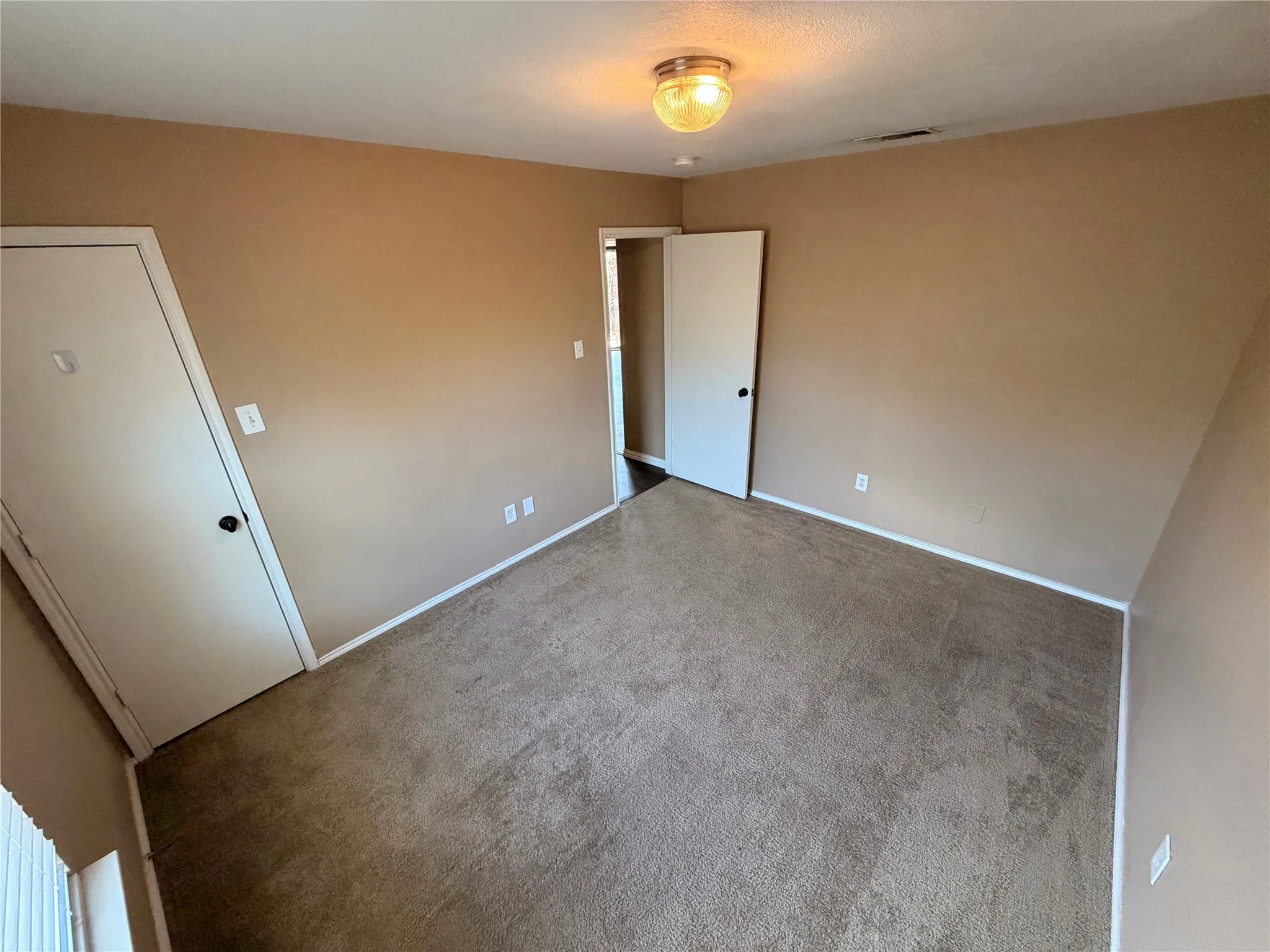 Single Family Residence For Rent in Tarrant County , 10504 Aransas Drive, Fort Worth, Texas 76131, 3 Bedroom, 2 Bathroom, 2 Garage spaces, 1,287 Sqft, built in 2002, mls#21390504, Real Estate Agent in Fort Worth, Homes For Rent in Tarrant county, Homes For Rent in Fort Worth, Realtor in Fort Worth Texas, Real Estate Brokerage Independent Realty Texas, Luminita Cordes Realtor