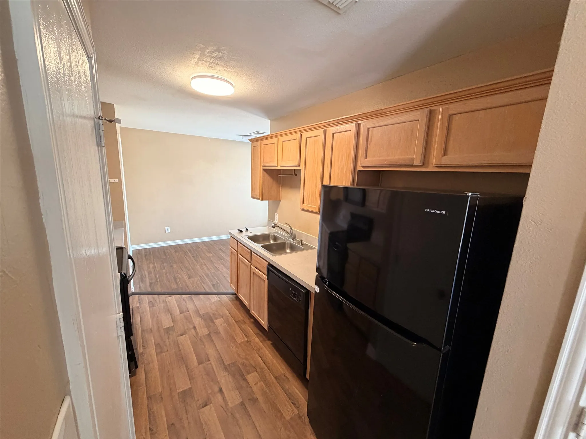 Single Family Residence For Rent in Tarrant County , 10504 Aransas Drive, Fort Worth, Texas 76131, 3 Bedroom, 2 Bathroom, 2 Garage spaces, 1,287 Sqft, built in 2002, mls#21390504, Real Estate Agent in Fort Worth, Homes For Rent in Tarrant county, Homes For Rent in Fort Worth, Realtor in Fort Worth Texas, Real Estate Brokerage Independent Realty Texas, Luminita Cordes Realtor