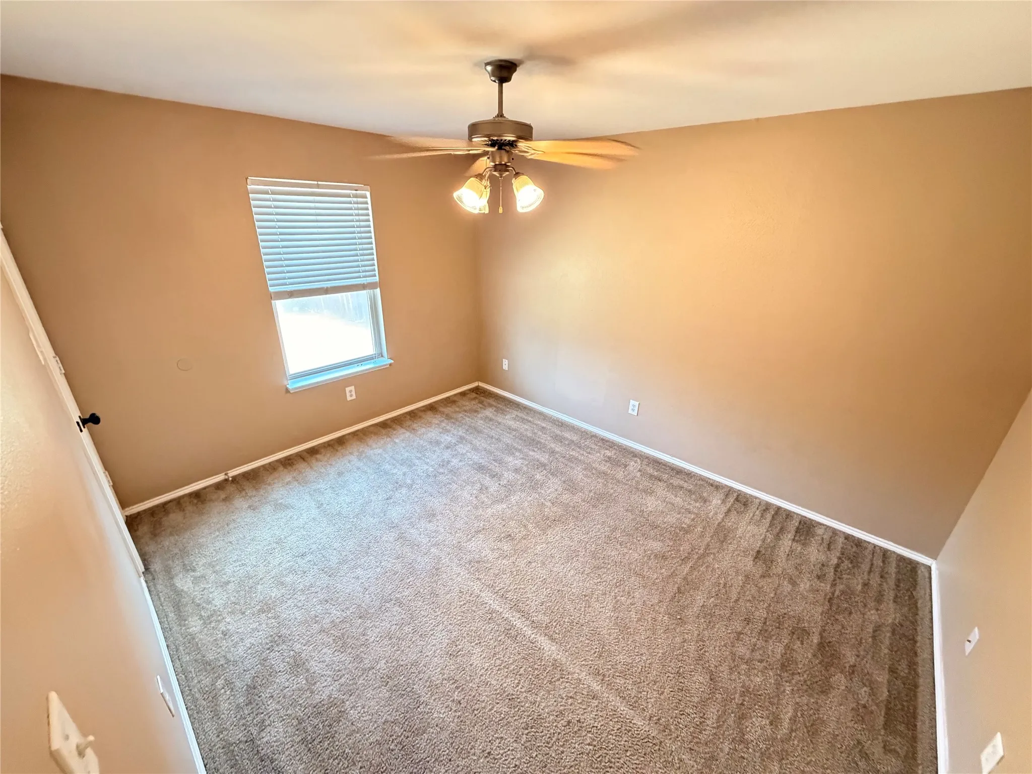 Single Family Residence For Rent in Tarrant County , 10504 Aransas Drive, Fort Worth, Texas 76131, 3 Bedroom, 2 Bathroom, 2 Garage spaces, 1,287 Sqft, built in 2002, mls#21390504, Real Estate Agent in Fort Worth, Homes For Rent in Tarrant county, Homes For Rent in Fort Worth, Realtor in Fort Worth Texas, Real Estate Brokerage Independent Realty Texas, Luminita Cordes Realtor