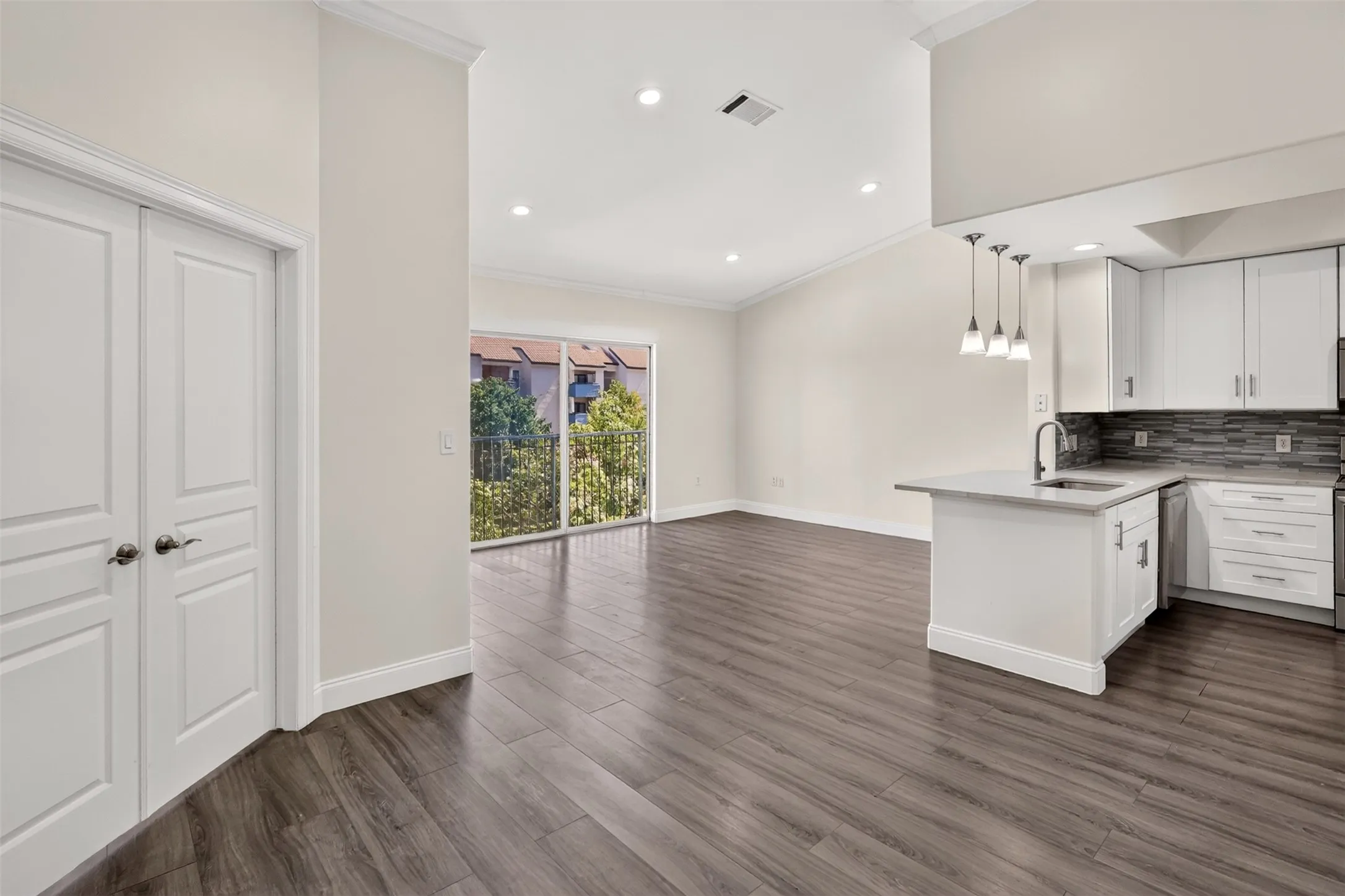 Condominium For Rent in Dallas County , 330 Las Colinas Boulevard E 466, Irving, Texas 75039, 2 Bedroom, 1 Bathroom, 2 Garage spaces, 1,092 Sqft, built in 2001, mls#21390681, Real Estate Agent in Irving, Homes For Rent in Dallas county, Homes For Rent in Irving, Realtor in Irving Texas, Real Estate Brokerage Independent Realty Texas, Luminita Cordes Realtor