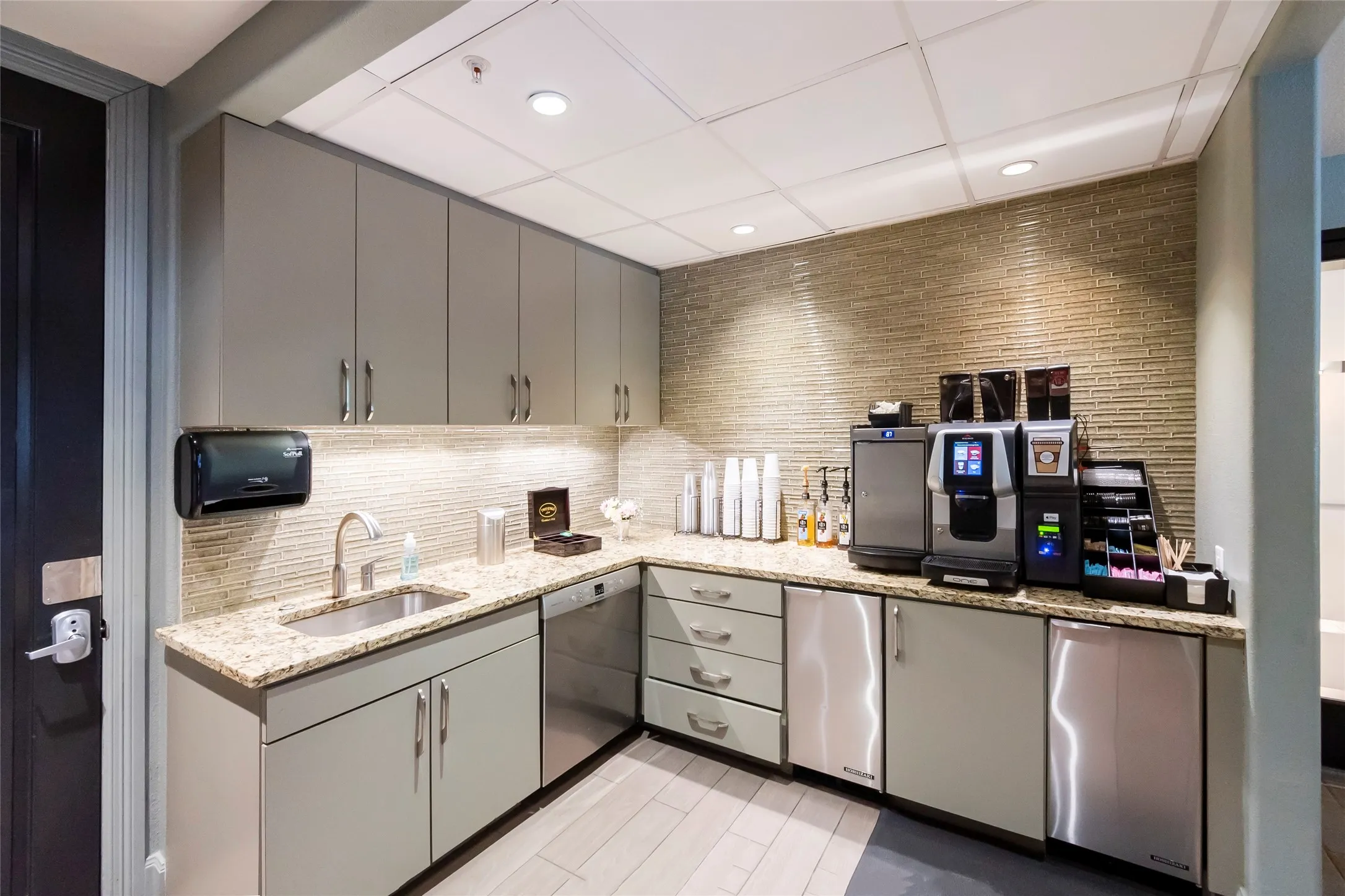 Condominium For Rent in Dallas County , 330 Las Colinas Boulevard E 466, Irving, Texas 75039, 2 Bedroom, 1 Bathroom, 2 Garage spaces, 1,092 Sqft, built in 2001, mls#21390681, Real Estate Agent in Irving, Homes For Rent in Dallas county, Homes For Rent in Irving, Realtor in Irving Texas, Real Estate Brokerage Independent Realty Texas, Luminita Cordes Realtor