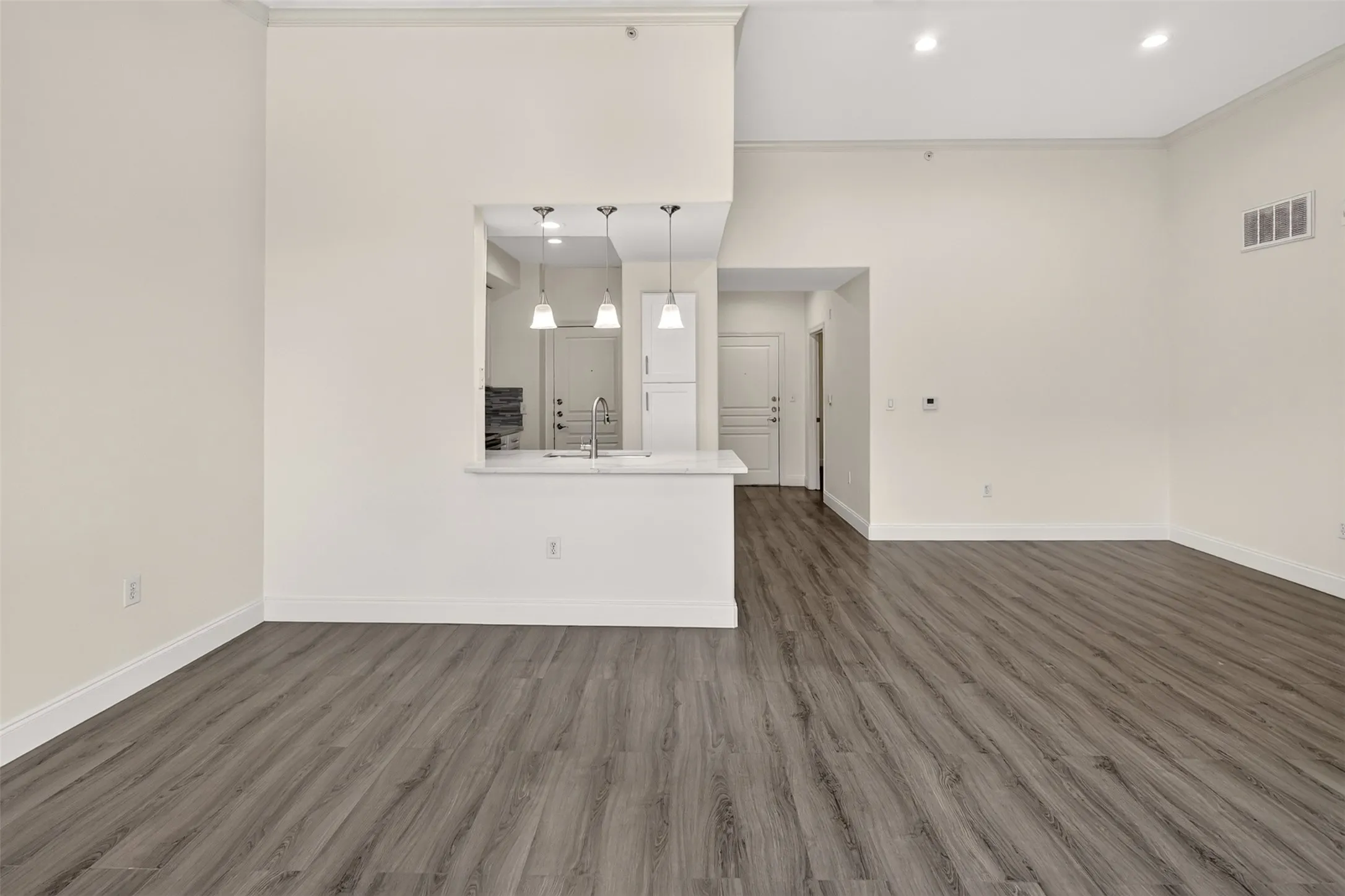 Condominium For Rent in Dallas County , 330 Las Colinas Boulevard E 466, Irving, Texas 75039, 2 Bedroom, 1 Bathroom, 2 Garage spaces, 1,092 Sqft, built in 2001, mls#21390681, Real Estate Agent in Irving, Homes For Rent in Dallas county, Homes For Rent in Irving, Realtor in Irving Texas, Real Estate Brokerage Independent Realty Texas, Luminita Cordes Realtor