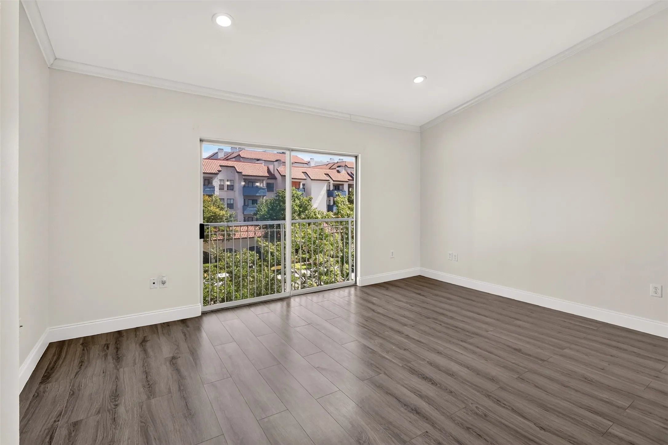 Condominium For Rent in Dallas County , 330 Las Colinas Boulevard E 466, Irving, Texas 75039, 2 Bedroom, 1 Bathroom, 2 Garage spaces, 1,092 Sqft, built in 2001, mls#21390681, Real Estate Agent in Irving, Homes For Rent in Dallas county, Homes For Rent in Irving, Realtor in Irving Texas, Real Estate Brokerage Independent Realty Texas, Luminita Cordes Realtor