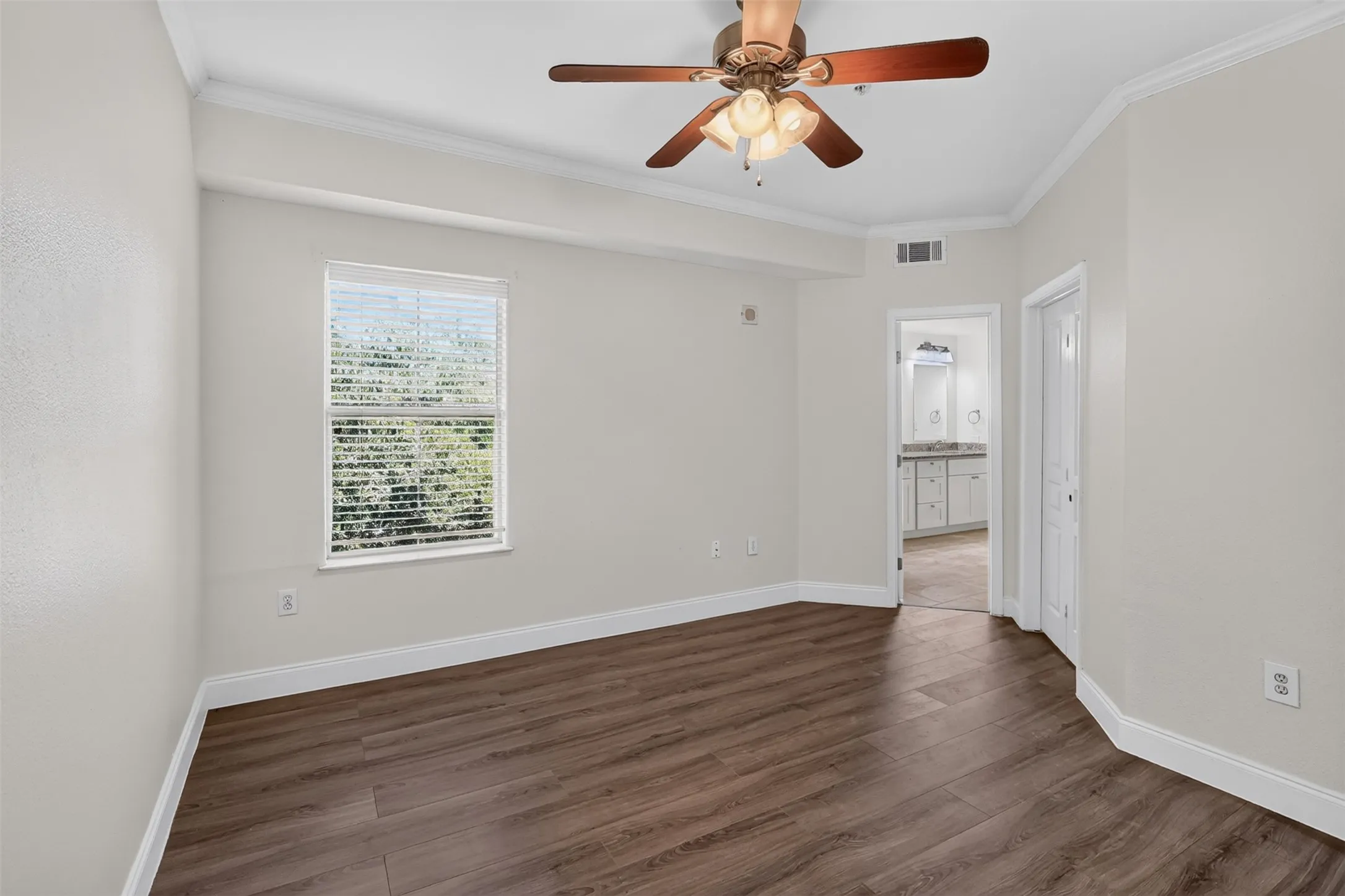 Condominium For Rent in Dallas County , 330 Las Colinas Boulevard E 466, Irving, Texas 75039, 2 Bedroom, 1 Bathroom, 2 Garage spaces, 1,092 Sqft, built in 2001, mls#21390681, Real Estate Agent in Irving, Homes For Rent in Dallas county, Homes For Rent in Irving, Realtor in Irving Texas, Real Estate Brokerage Independent Realty Texas, Luminita Cordes Realtor