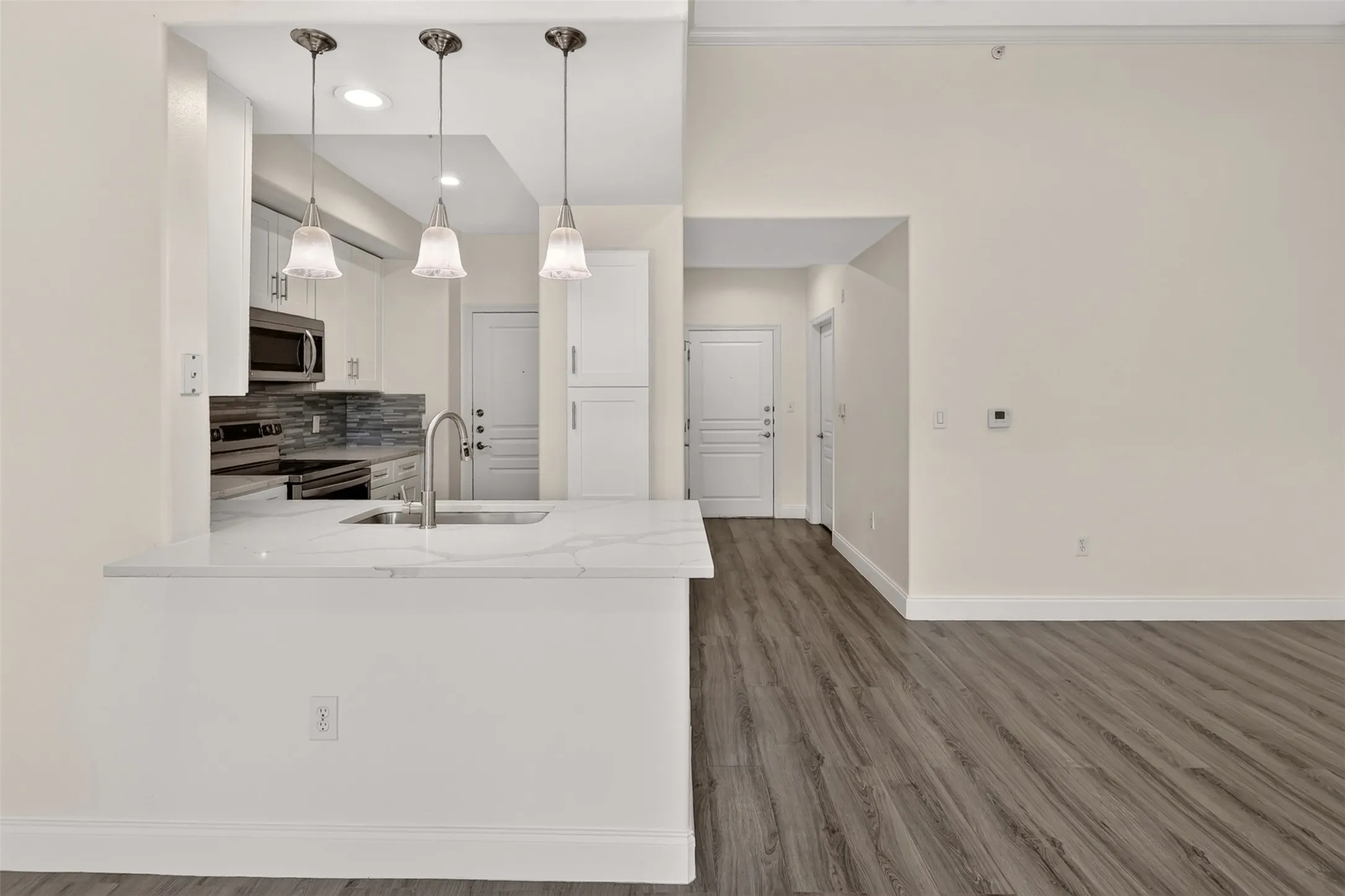 Condominium For Rent in Dallas County , 330 Las Colinas Boulevard E 466, Irving, Texas 75039, 2 Bedroom, 1 Bathroom, 2 Garage spaces, 1,092 Sqft, built in 2001, mls#21390681, Real Estate Agent in Irving, Homes For Rent in Dallas county, Homes For Rent in Irving, Realtor in Irving Texas, Real Estate Brokerage Independent Realty Texas, Luminita Cordes Realtor