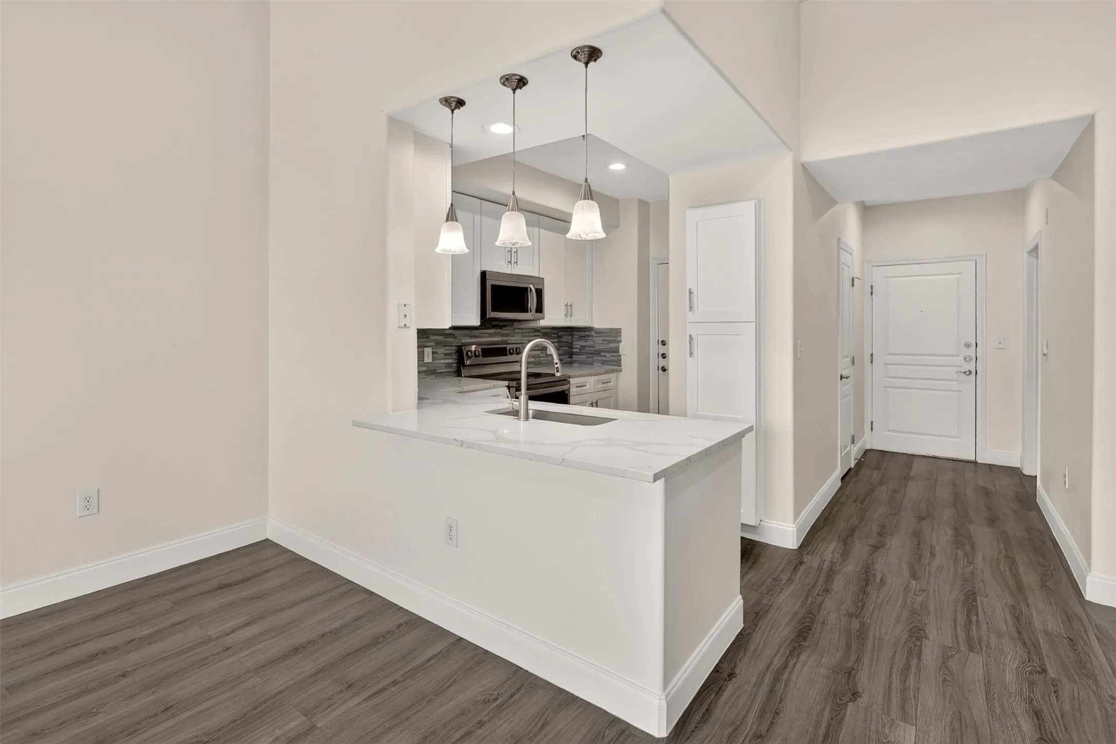 Condominium For Rent in Dallas County , 330 Las Colinas Boulevard E 466, Irving, Texas 75039, 2 Bedroom, 1 Bathroom, 2 Garage spaces, 1,092 Sqft, built in 2001, mls#21390681, Real Estate Agent in Irving, Homes For Rent in Dallas county, Homes For Rent in Irving, Realtor in Irving Texas, Real Estate Brokerage Independent Realty Texas, Luminita Cordes Realtor