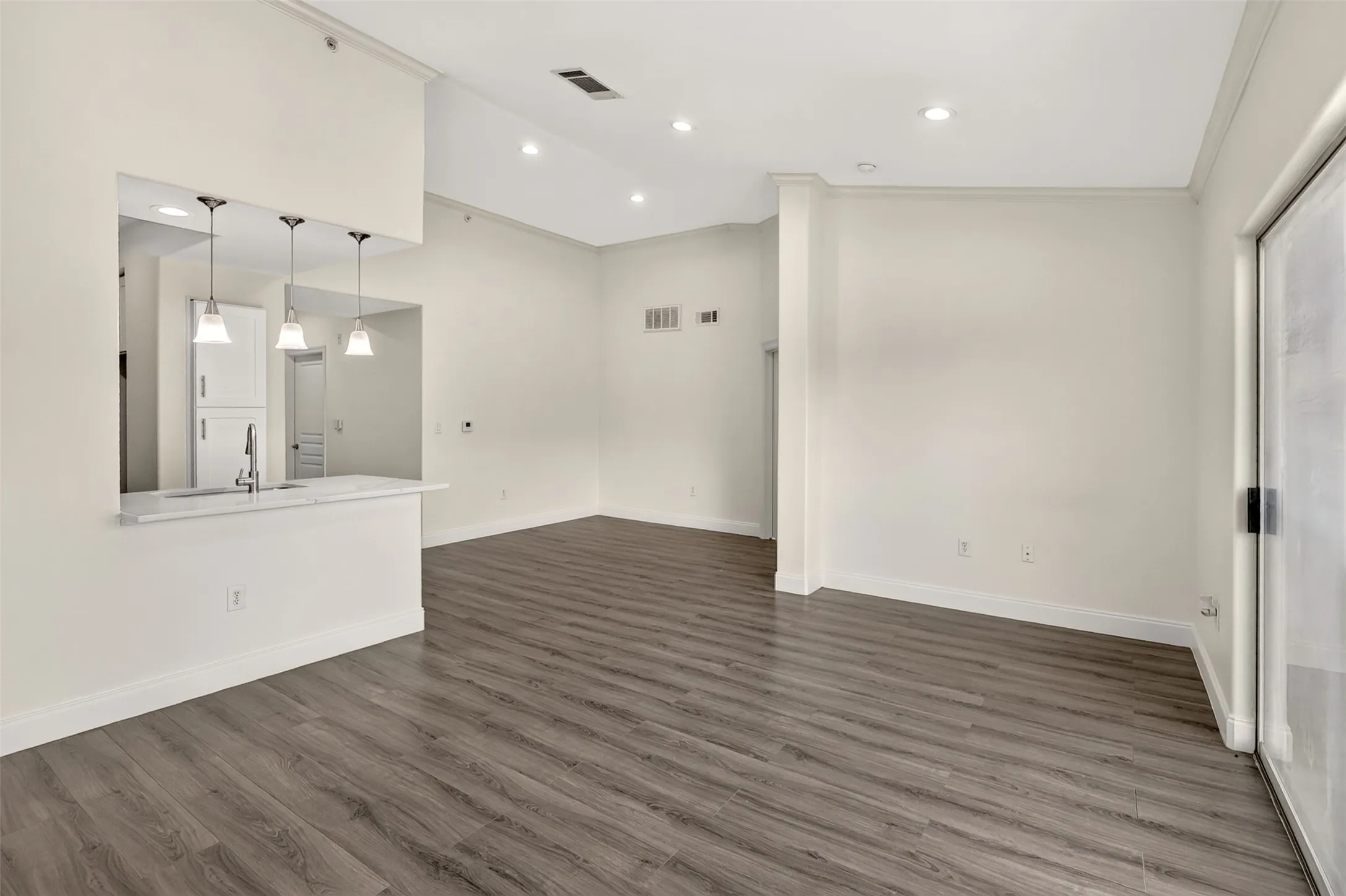 Condominium For Rent in Dallas County , 330 Las Colinas Boulevard E 466, Irving, Texas 75039, 2 Bedroom, 1 Bathroom, 2 Garage spaces, 1,092 Sqft, built in 2001, mls#21390681, Real Estate Agent in Irving, Homes For Rent in Dallas county, Homes For Rent in Irving, Realtor in Irving Texas, Real Estate Brokerage Independent Realty Texas, Luminita Cordes Realtor