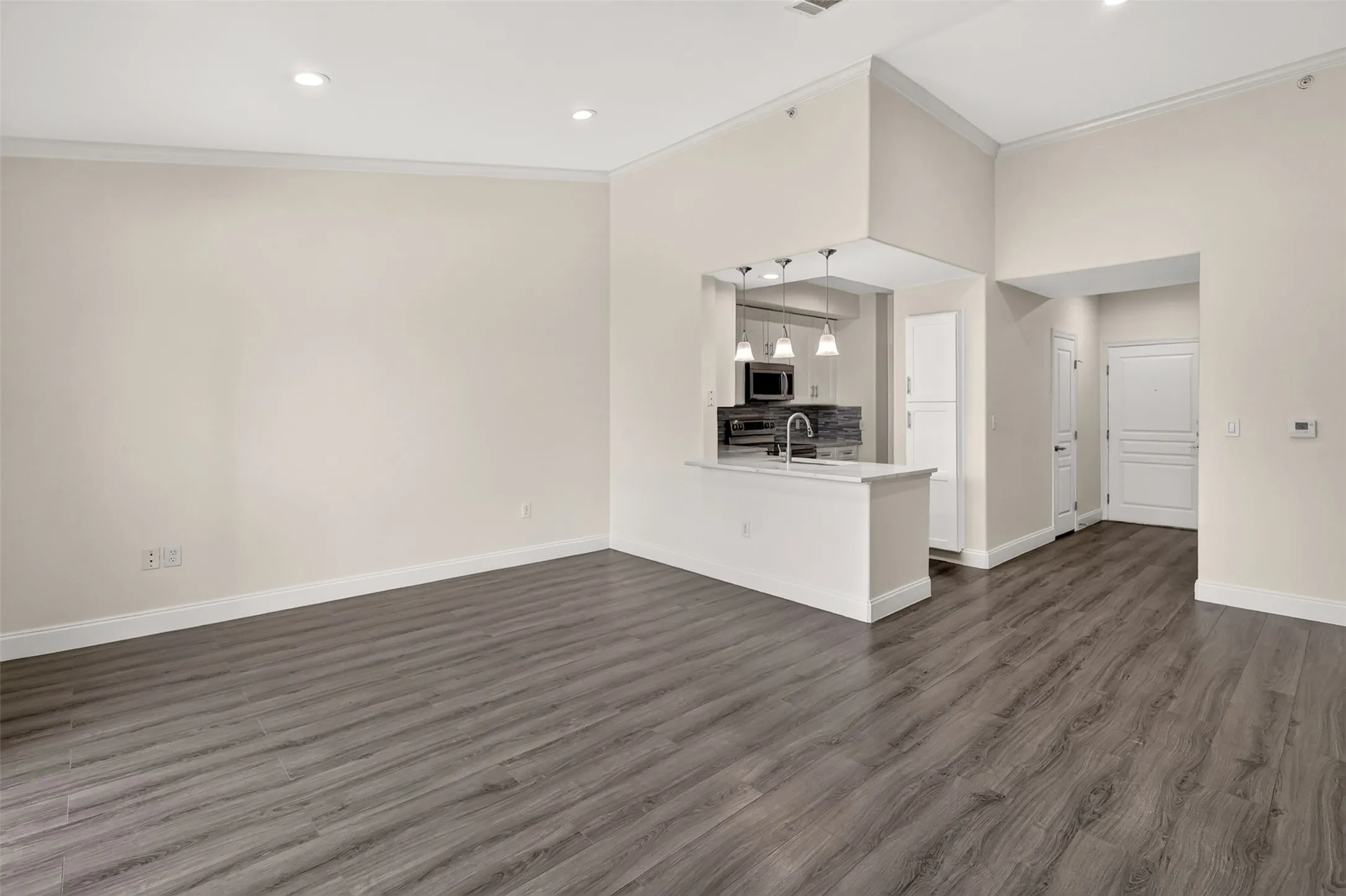 Condominium For Rent in Dallas County , 330 Las Colinas Boulevard E 466, Irving, Texas 75039, 2 Bedroom, 1 Bathroom, 2 Garage spaces, 1,092 Sqft, built in 2001, mls#21390681, Real Estate Agent in Irving, Homes For Rent in Dallas county, Homes For Rent in Irving, Realtor in Irving Texas, Real Estate Brokerage Independent Realty Texas, Luminita Cordes Realtor