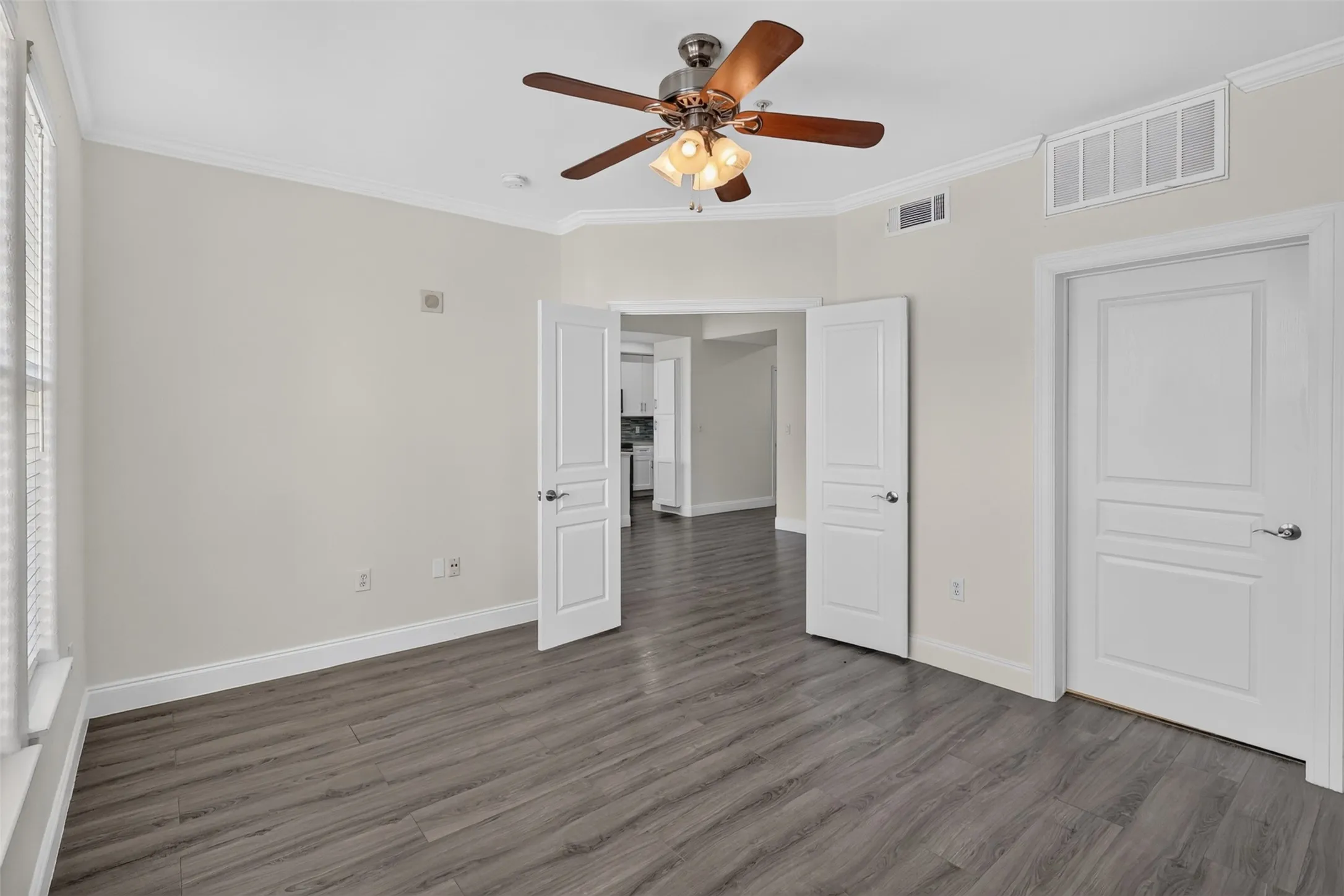 Condominium For Rent in Dallas County , 330 Las Colinas Boulevard E 466, Irving, Texas 75039, 2 Bedroom, 1 Bathroom, 2 Garage spaces, 1,092 Sqft, built in 2001, mls#21390681, Real Estate Agent in Irving, Homes For Rent in Dallas county, Homes For Rent in Irving, Realtor in Irving Texas, Real Estate Brokerage Independent Realty Texas, Luminita Cordes Realtor