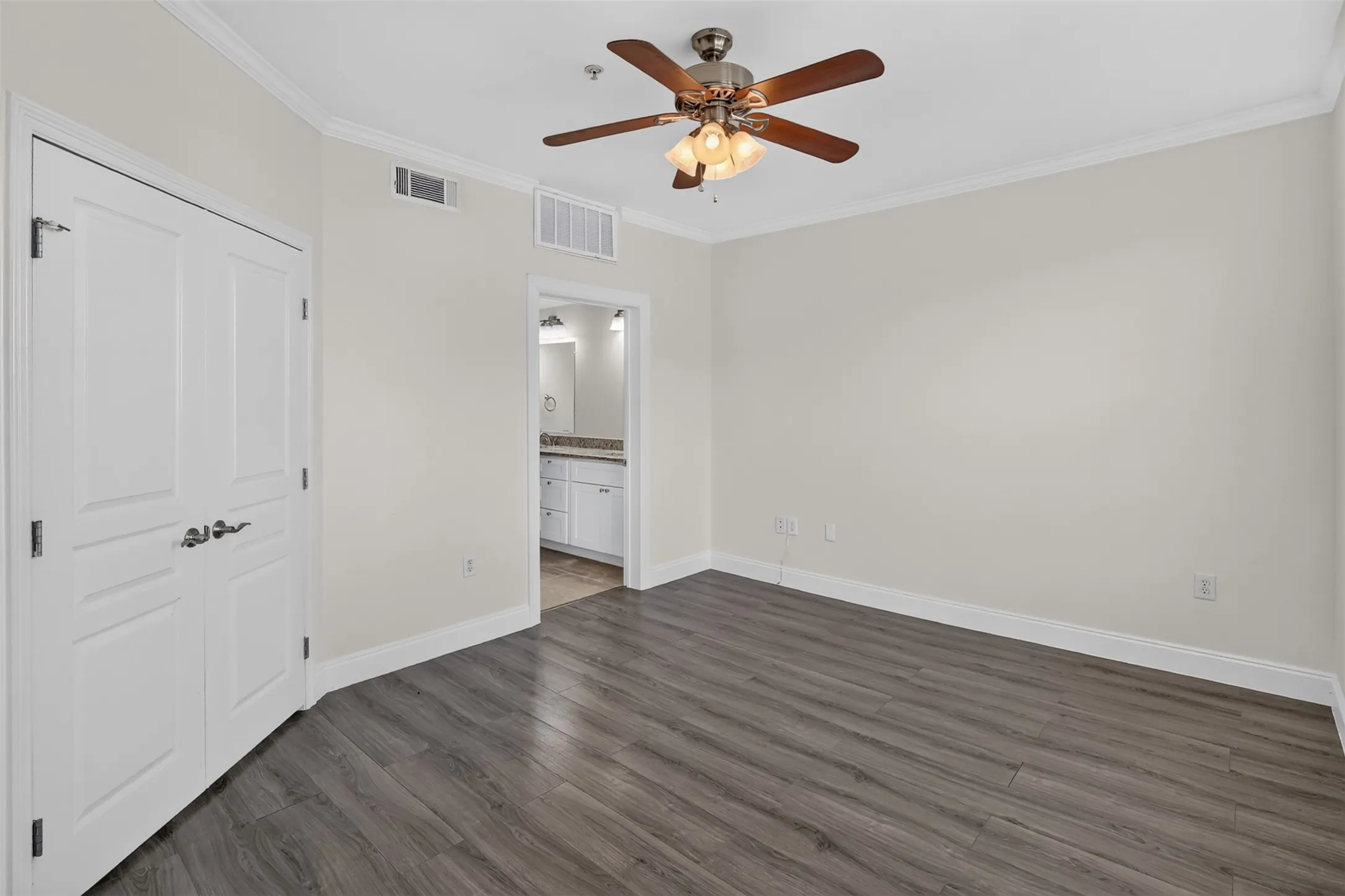 Condominium For Rent in Dallas County , 330 Las Colinas Boulevard E 466, Irving, Texas 75039, 2 Bedroom, 1 Bathroom, 2 Garage spaces, 1,092 Sqft, built in 2001, mls#21390681, Real Estate Agent in Irving, Homes For Rent in Dallas county, Homes For Rent in Irving, Realtor in Irving Texas, Real Estate Brokerage Independent Realty Texas, Luminita Cordes Realtor