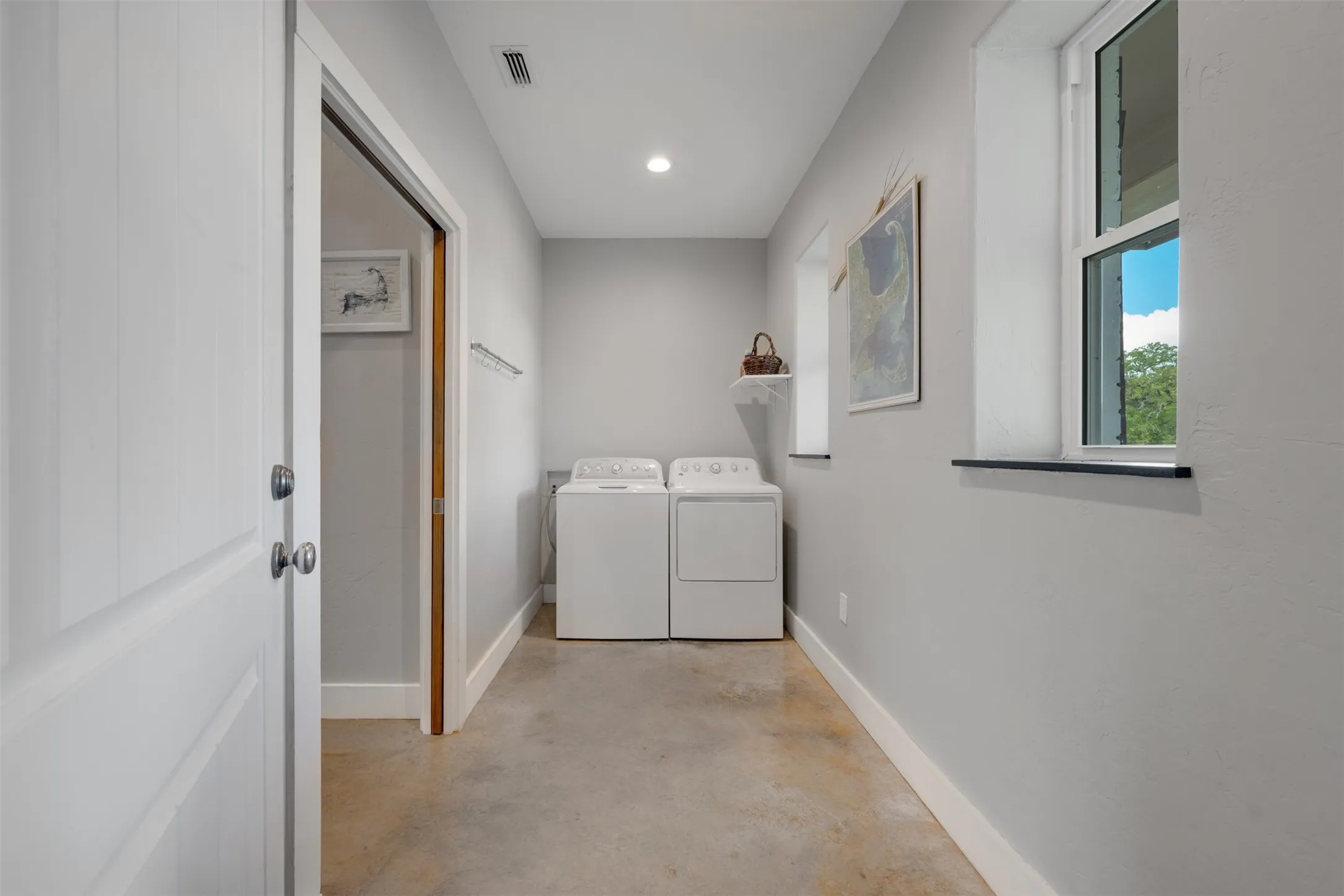 Single Family Residence For Sale in Smith County , 16045 County Road 1130, Flint, Texas 75762, 5 Bedroom, 4 Bathroom, 3 Garage spaces, 3,580 Sqft, built in 2015, mls#21390605, Real Estate Agent in Flint, Homes For Sale in Smith county, Homes For Sale in Flint, Realtor in Flint Texas, Real Estate Brokerage Independent Realty Texas, Luminita Cordes Realtor
