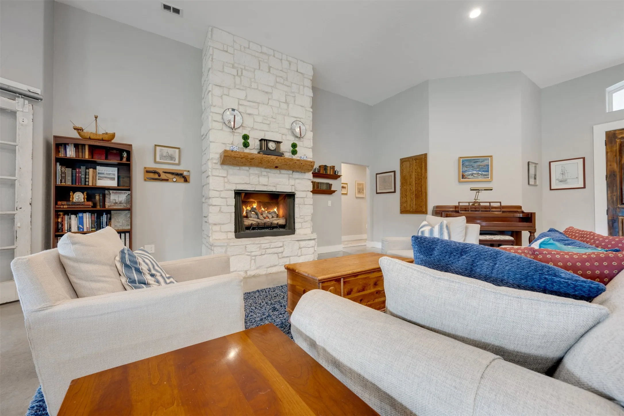 Single Family Residence For Sale in Smith County , 16045 County Road 1130, Flint, Texas 75762, 5 Bedroom, 4 Bathroom, 3 Garage spaces, 3,580 Sqft, built in 2015, mls#21390605, Real Estate Agent in Flint, Homes For Sale in Smith county, Homes For Sale in Flint, Realtor in Flint Texas, Real Estate Brokerage Independent Realty Texas, Luminita Cordes Realtor
