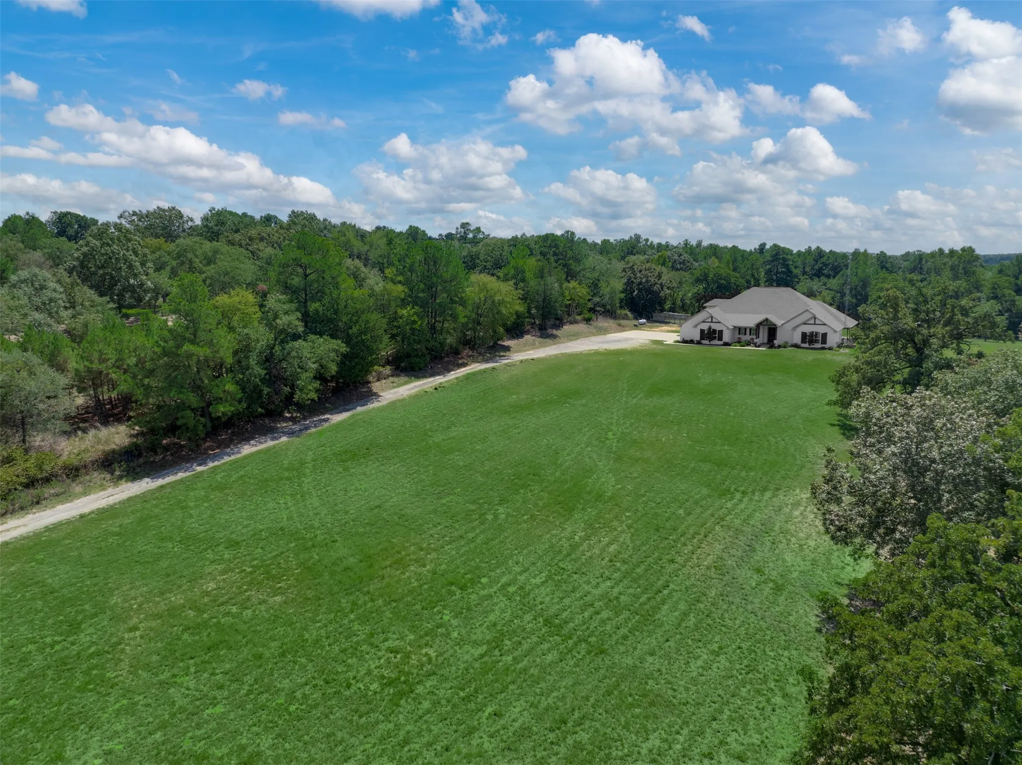 Single Family Residence For Sale in Smith County , 16045 County Road 1130, Flint, Texas 75762, 5 Bedroom, 4 Bathroom, 3 Garage spaces, 3,580 Sqft, built in 2015, mls#21390605, Real Estate Agent in Flint, Homes For Sale in Smith county, Homes For Sale in Flint, Realtor in Flint Texas, Real Estate Brokerage Independent Realty Texas, Luminita Cordes Realtor