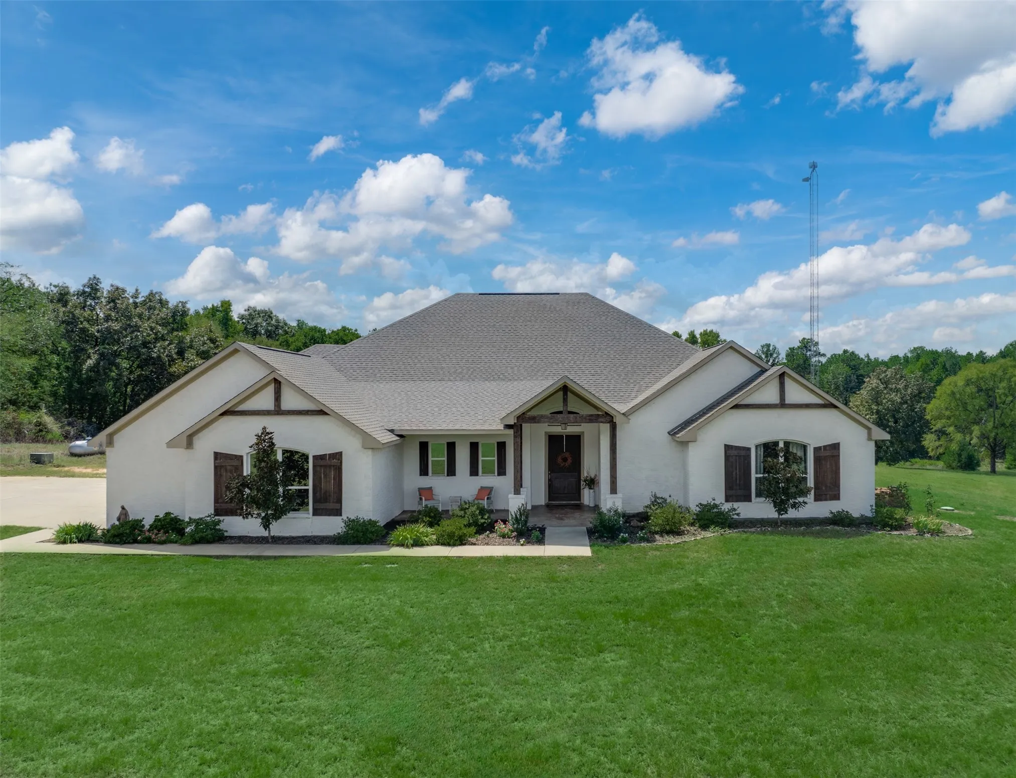 Single Family Residence For Sale in Smith County , 16045 County Road 1130, Flint, Texas 75762, 5 Bedroom, 4 Bathroom, 3 Garage spaces, 3,580 Sqft, built in 2015, mls#21390605, Real Estate Agent in Flint, Homes For Sale in Smith county, Homes For Sale in Flint, Realtor in Flint Texas, Real Estate Brokerage Independent Realty Texas, Luminita Cordes Realtor