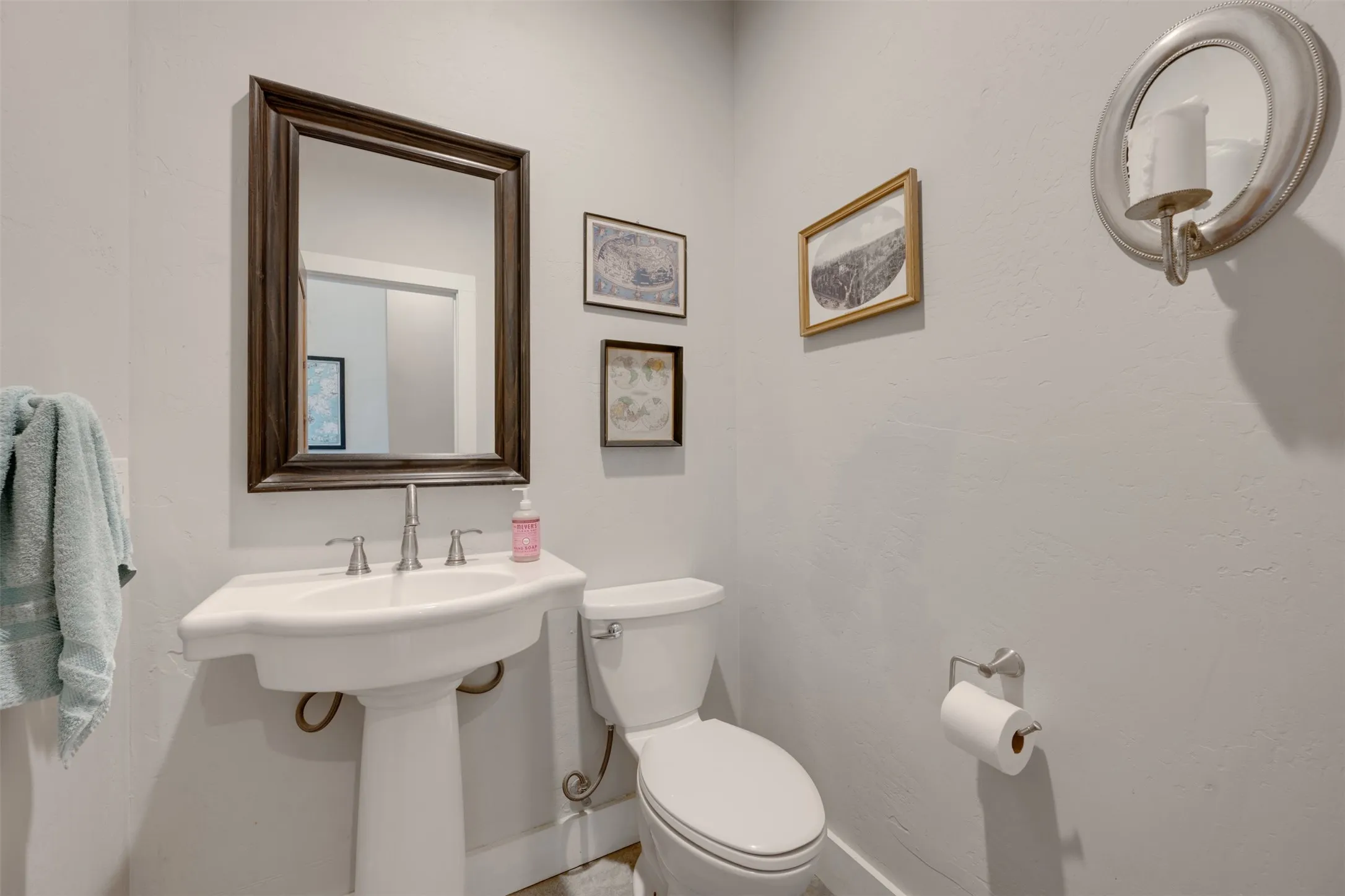Single Family Residence For Sale in Smith County , 16045 County Road 1130, Flint, Texas 75762, 5 Bedroom, 4 Bathroom, 3 Garage spaces, 3,580 Sqft, built in 2015, mls#21390605, Real Estate Agent in Flint, Homes For Sale in Smith county, Homes For Sale in Flint, Realtor in Flint Texas, Real Estate Brokerage Independent Realty Texas, Luminita Cordes Realtor
