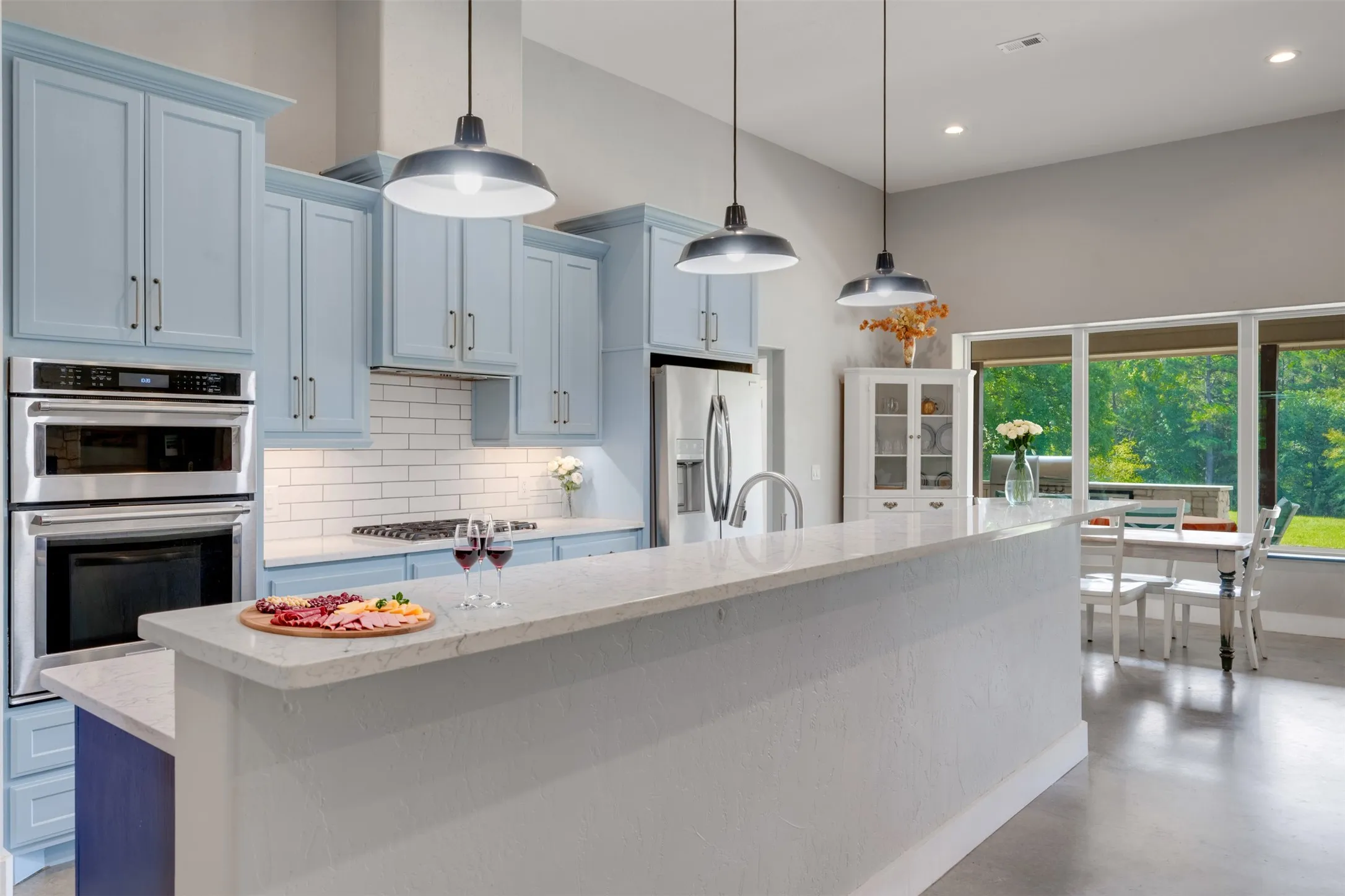 Single Family Residence For Sale in Smith County , 16045 County Road 1130, Flint, Texas 75762, 5 Bedroom, 4 Bathroom, 3 Garage spaces, 3,580 Sqft, built in 2015, mls#21390605, Real Estate Agent in Flint, Homes For Sale in Smith county, Homes For Sale in Flint, Realtor in Flint Texas, Real Estate Brokerage Independent Realty Texas, Luminita Cordes Realtor