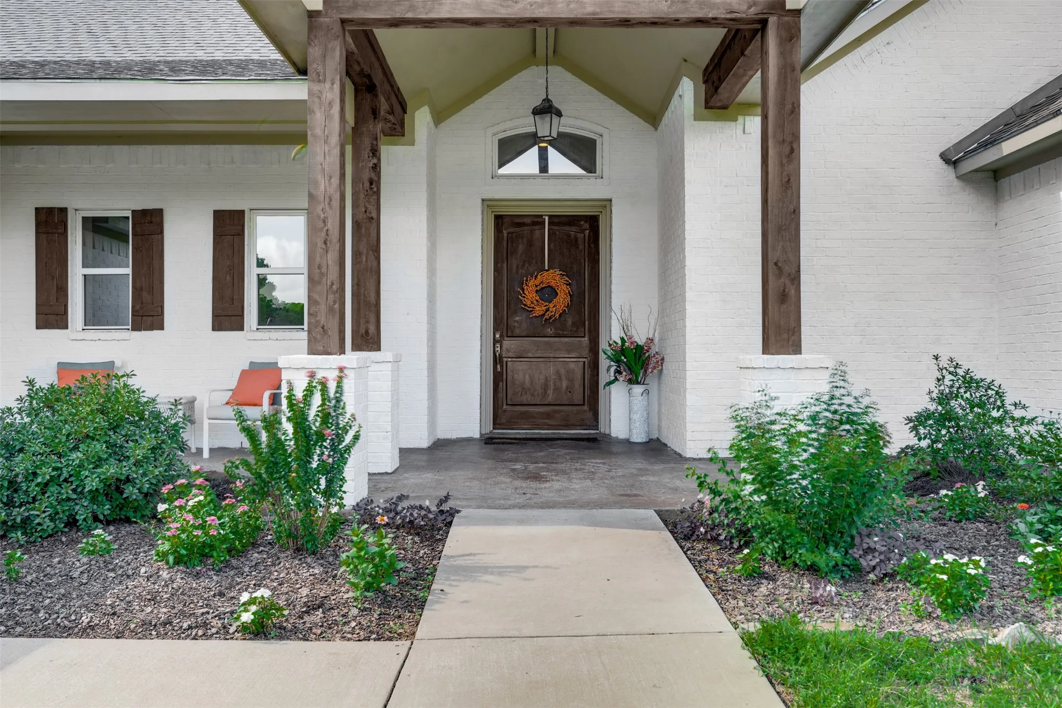 Single Family Residence For Sale in Smith County , 16045 County Road 1130, Flint, Texas 75762, 5 Bedroom, 4 Bathroom, 3 Garage spaces, 3,580 Sqft, built in 2015, mls#21390605, Real Estate Agent in Flint, Homes For Sale in Smith county, Homes For Sale in Flint, Realtor in Flint Texas, Real Estate Brokerage Independent Realty Texas, Luminita Cordes Realtor