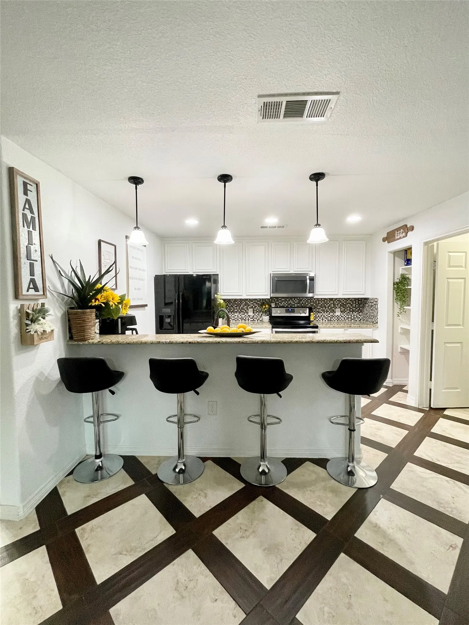 Single Family Residence For Sale in Hunt County , 1581 County Road 1079, Greenville, Texas 75401, 3 Bedroom, 2 Bathroom, Garage spaces, 1,340 Sqft, built in 2017, mls#21390711, Real Estate Agent in Greenville, Homes For Sale in Hunt county, Homes For Sale in Greenville, Realtor in Greenville Texas, Real Estate Brokerage Independent Realty Texas, Luminita Cordes Realtor