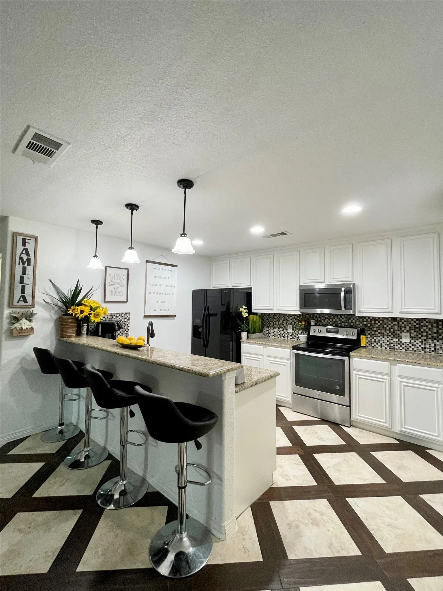 Single Family Residence For Sale in Hunt County , 1581 County Road 1079, Greenville, Texas 75401, 3 Bedroom, 2 Bathroom, Garage spaces, 1,340 Sqft, built in 2017, mls#21390711, Real Estate Agent in Greenville, Homes For Sale in Hunt county, Homes For Sale in Greenville, Realtor in Greenville Texas, Real Estate Brokerage Independent Realty Texas, Luminita Cordes Realtor