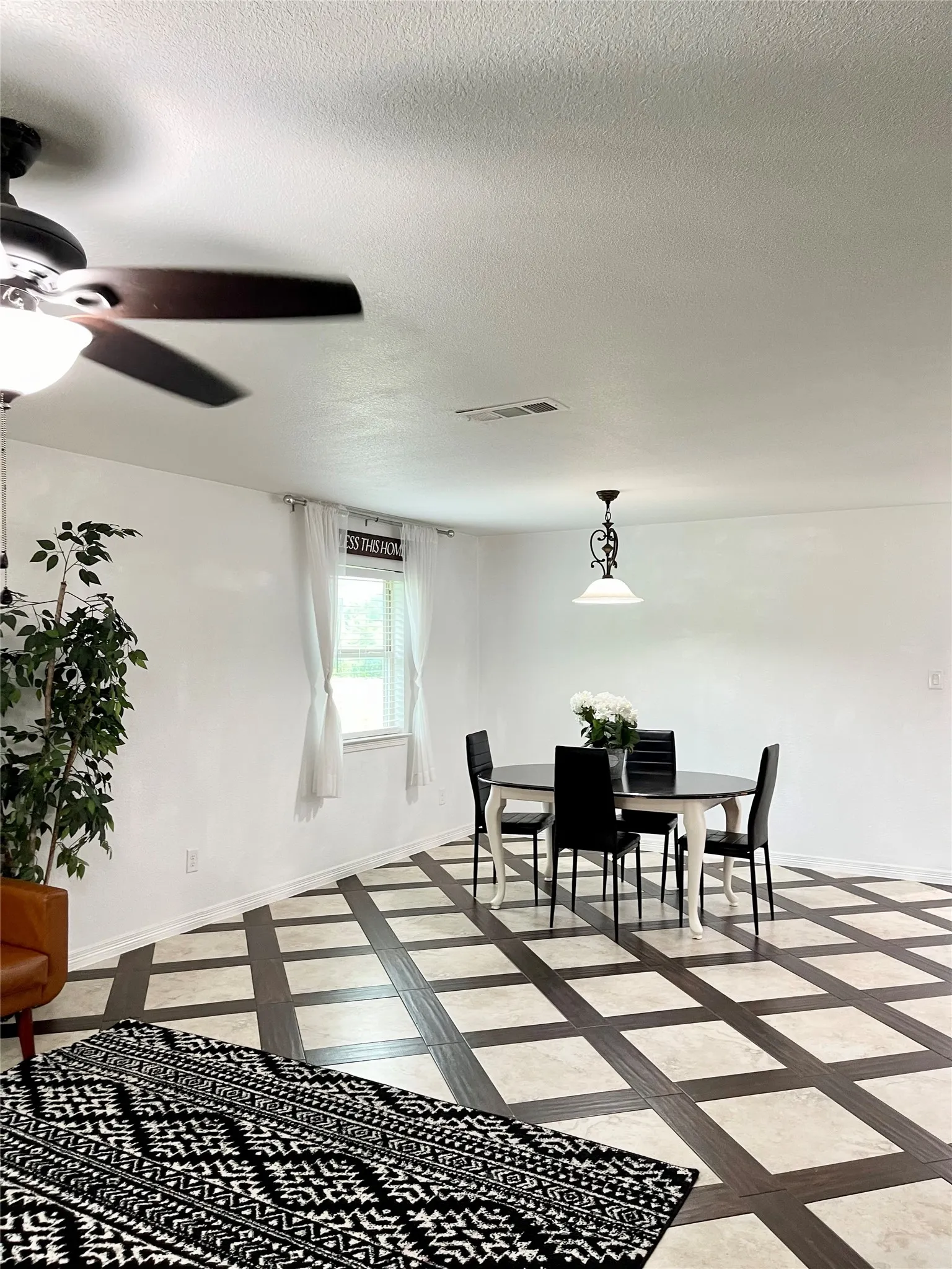 Single Family Residence For Sale in Hunt County , 1581 County Road 1079, Greenville, Texas 75401, 3 Bedroom, 2 Bathroom, Garage spaces, 1,340 Sqft, built in 2017, mls#21390711, Real Estate Agent in Greenville, Homes For Sale in Hunt county, Homes For Sale in Greenville, Realtor in Greenville Texas, Real Estate Brokerage Independent Realty Texas, Luminita Cordes Realtor