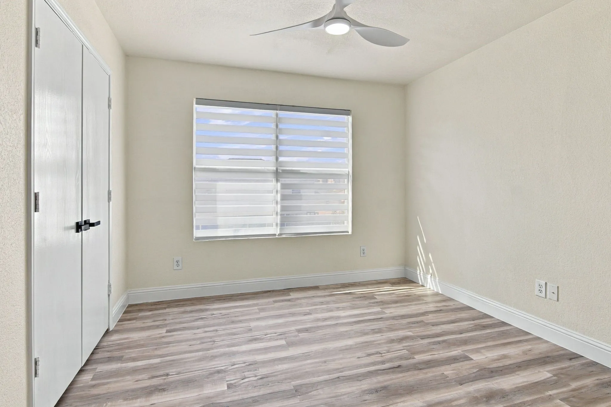 Single Family Residence For Sale in Tarrant County , 717 Redwing Drive, Saginaw, Texas 76131, 4 Bedroom, 3 Bathroom, 2 Garage spaces, 2,206 Sqft, built in 2007, mls#21390646, Real Estate Agent in Saginaw, Homes For Sale in Tarrant county, Homes For Sale in Saginaw, Realtor in Saginaw Texas, Real Estate Brokerage Independent Realty Texas, Luminita Cordes Realtor