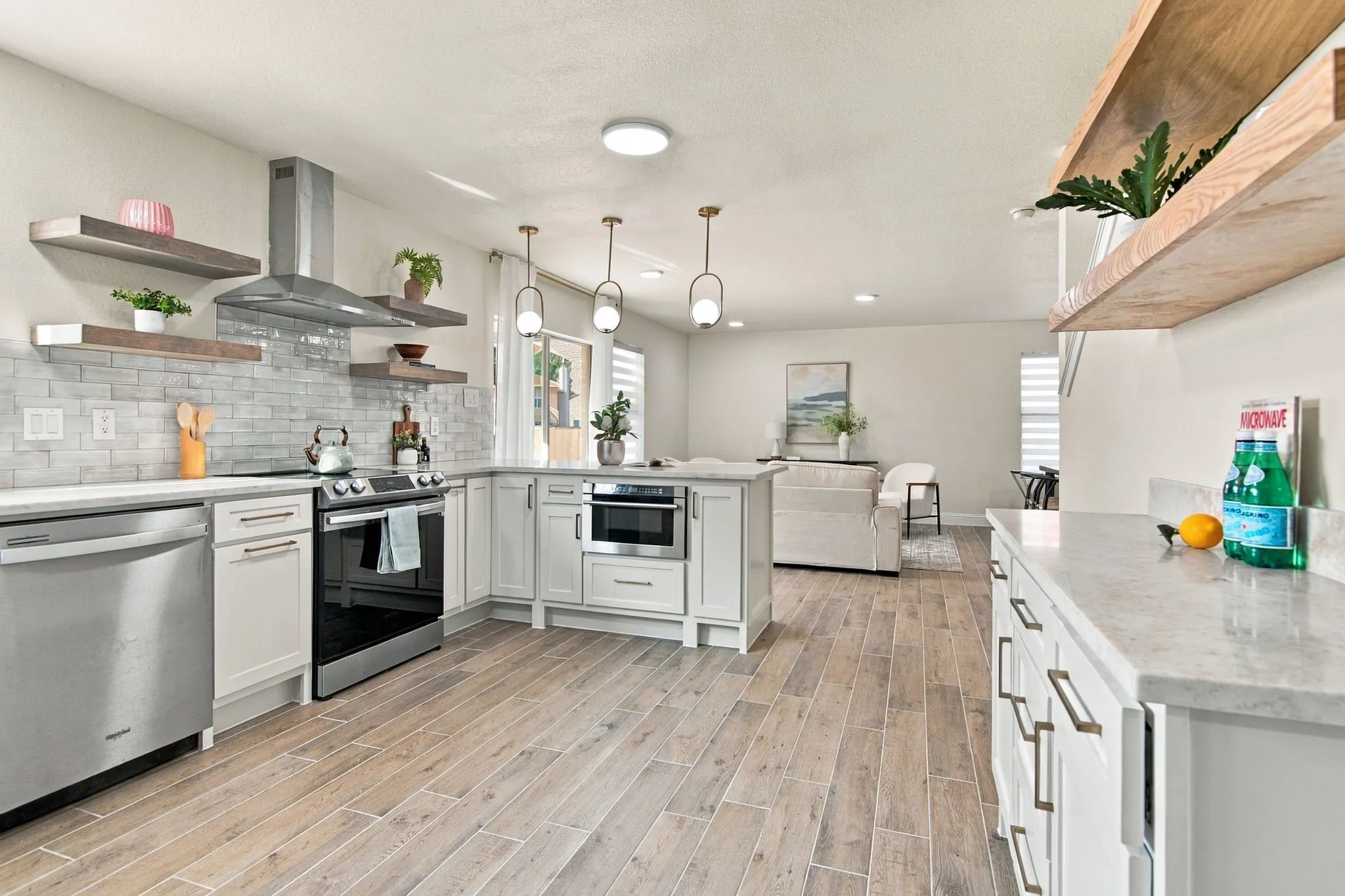 Single Family Residence For Sale in Tarrant County , 717 Redwing Drive, Saginaw, Texas 76131, 4 Bedroom, 3 Bathroom, 2 Garage spaces, 2,206 Sqft, built in 2007, mls#21390646, Real Estate Agent in Saginaw, Homes For Sale in Tarrant county, Homes For Sale in Saginaw, Realtor in Saginaw Texas, Real Estate Brokerage Independent Realty Texas, Luminita Cordes Realtor