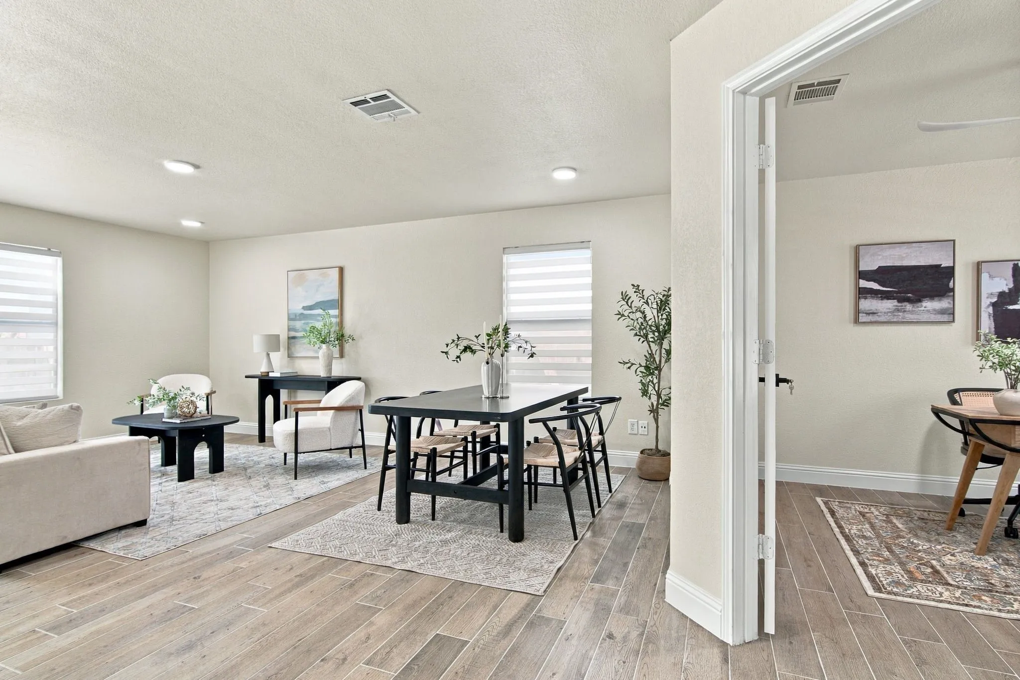 Single Family Residence For Sale in Tarrant County , 717 Redwing Drive, Saginaw, Texas 76131, 4 Bedroom, 3 Bathroom, 2 Garage spaces, 2,206 Sqft, built in 2007, mls#21390646, Real Estate Agent in Saginaw, Homes For Sale in Tarrant county, Homes For Sale in Saginaw, Realtor in Saginaw Texas, Real Estate Brokerage Independent Realty Texas, Luminita Cordes Realtor
