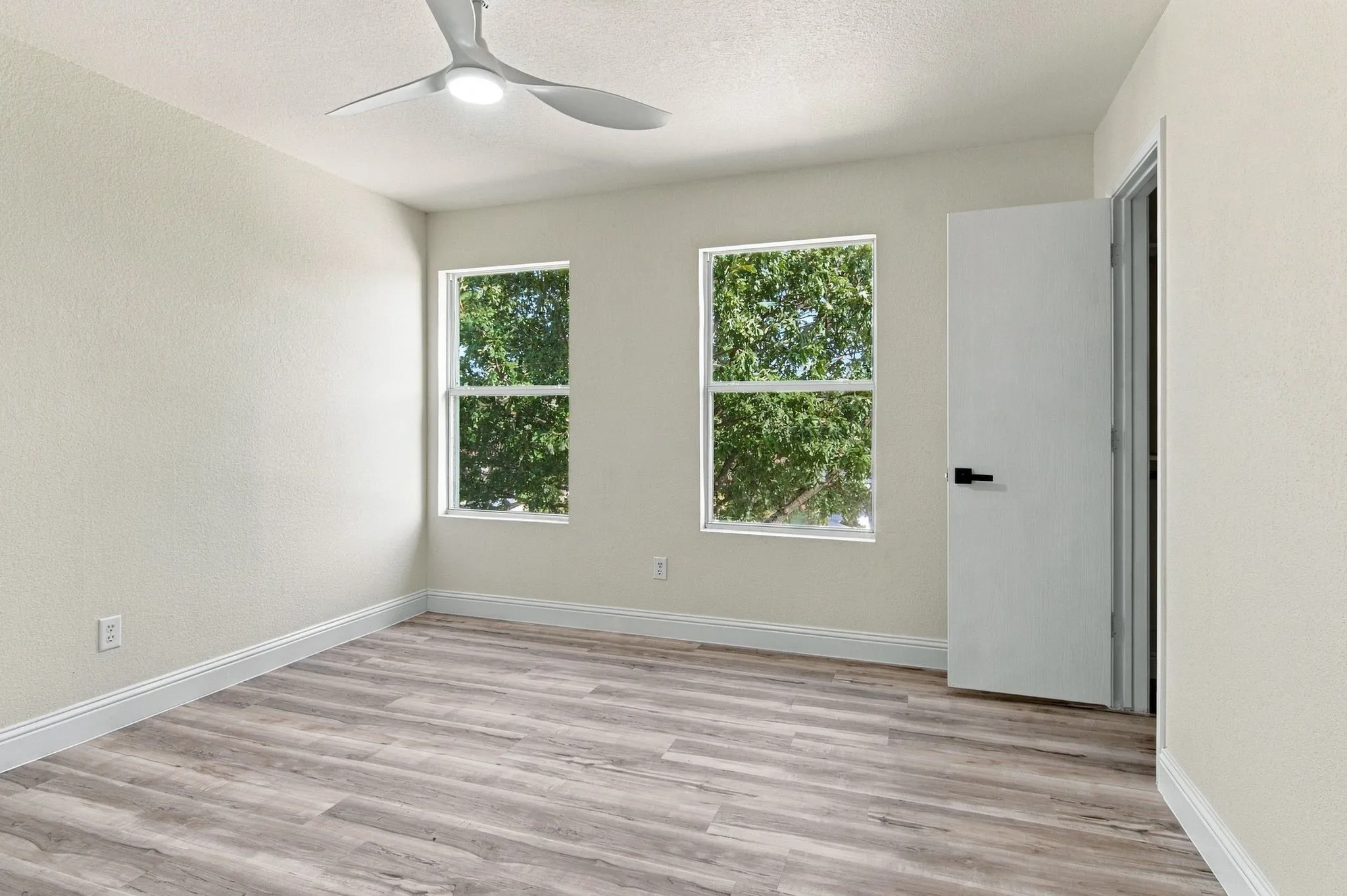 Single Family Residence For Sale in Tarrant County , 717 Redwing Drive, Saginaw, Texas 76131, 4 Bedroom, 3 Bathroom, 2 Garage spaces, 2,206 Sqft, built in 2007, mls#21390646, Real Estate Agent in Saginaw, Homes For Sale in Tarrant county, Homes For Sale in Saginaw, Realtor in Saginaw Texas, Real Estate Brokerage Independent Realty Texas, Luminita Cordes Realtor